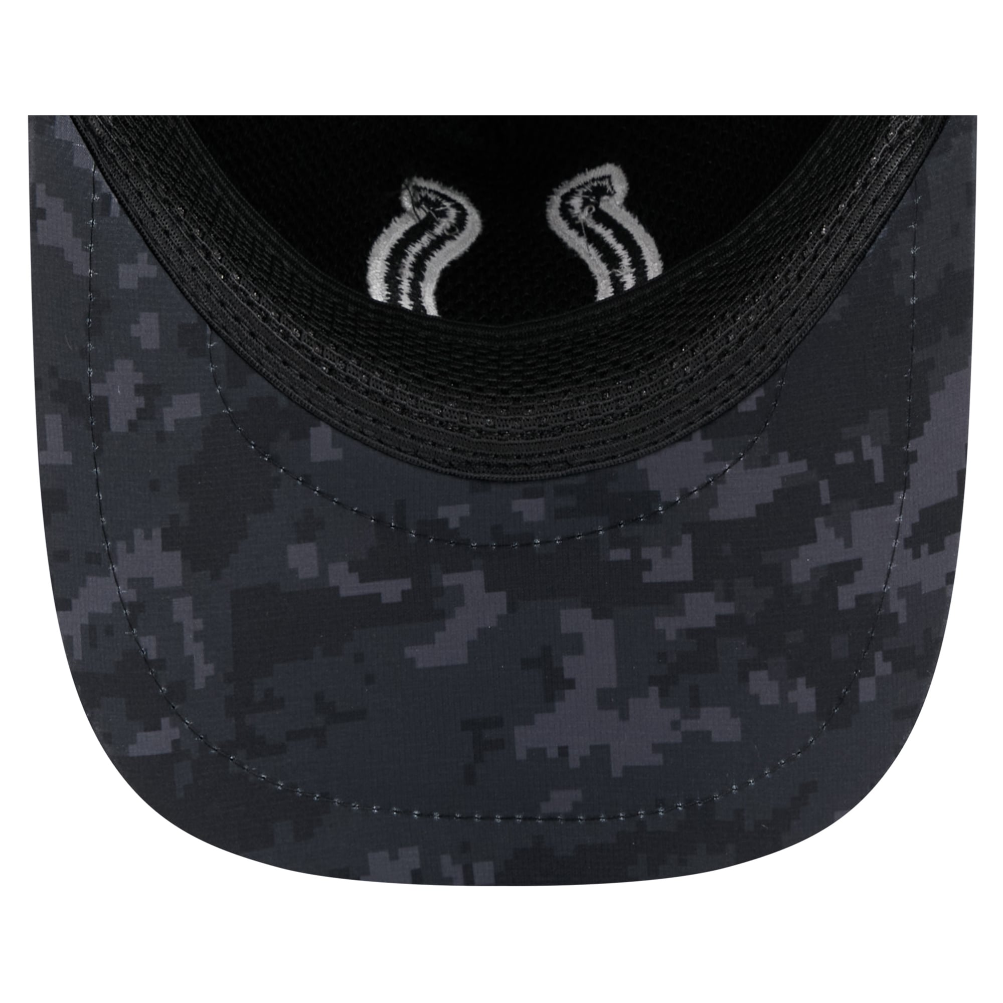 Men's New Era Black Indianapolis Colts 2026 Salute To Service Apex 9FORTY Adjustable Trucker Hat