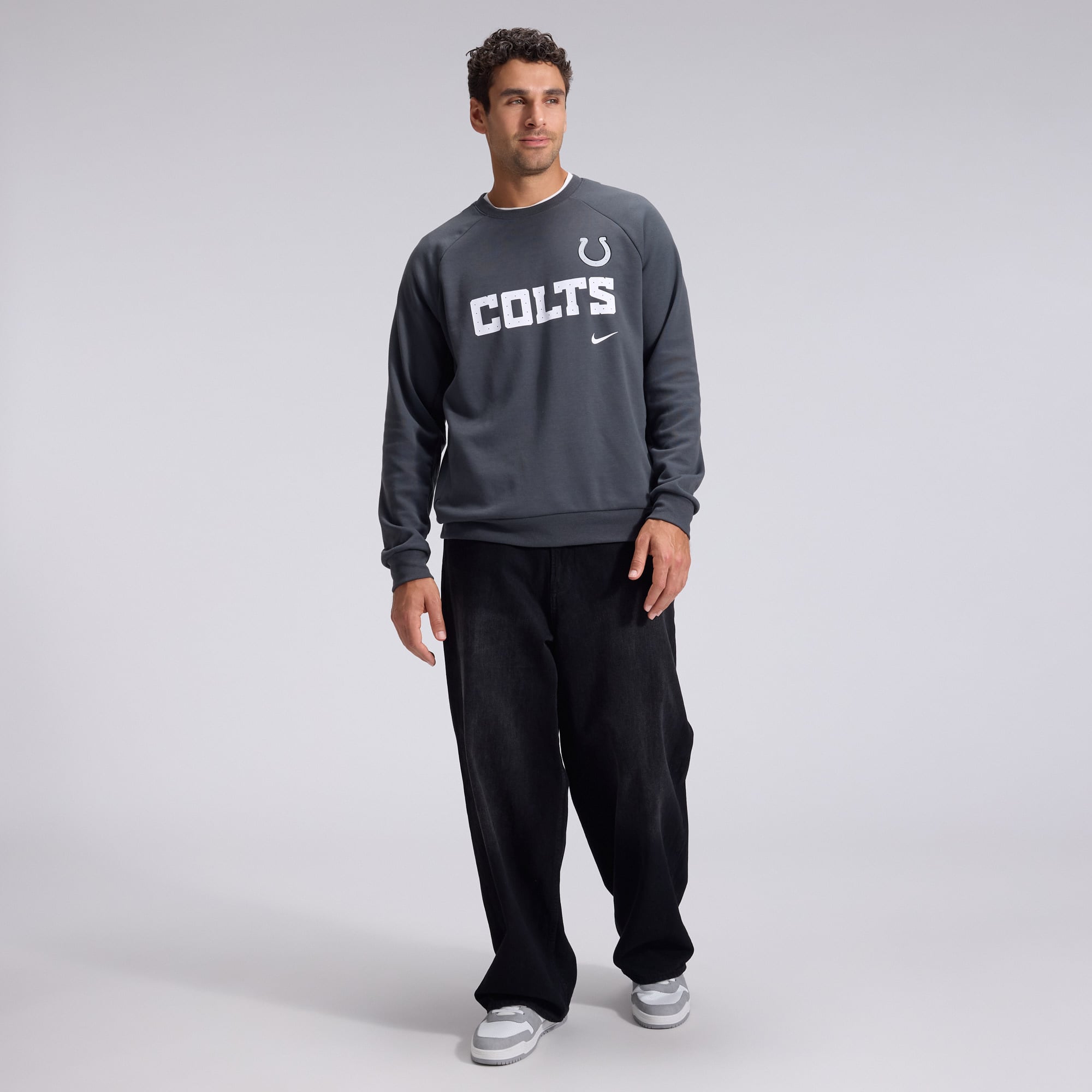 Sweat-shirt Nike Dri-FIT pour homme, coloris anthracite, collection Indianapolis Colts 2026 Rivalries