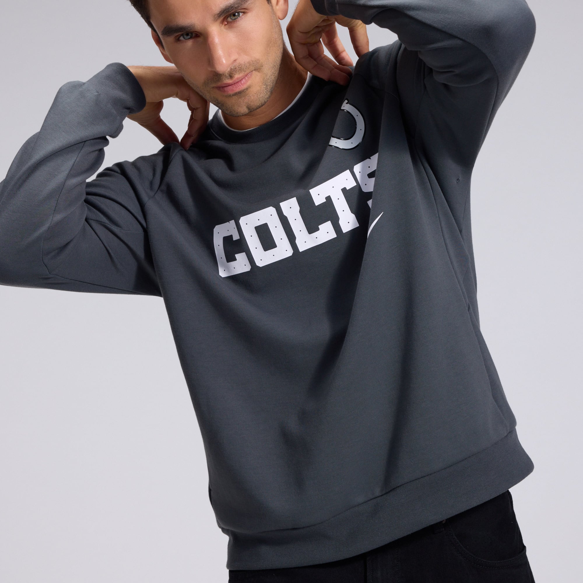 Sweat-shirt Nike Dri-FIT pour homme, coloris anthracite, collection Indianapolis Colts 2026 Rivalries
