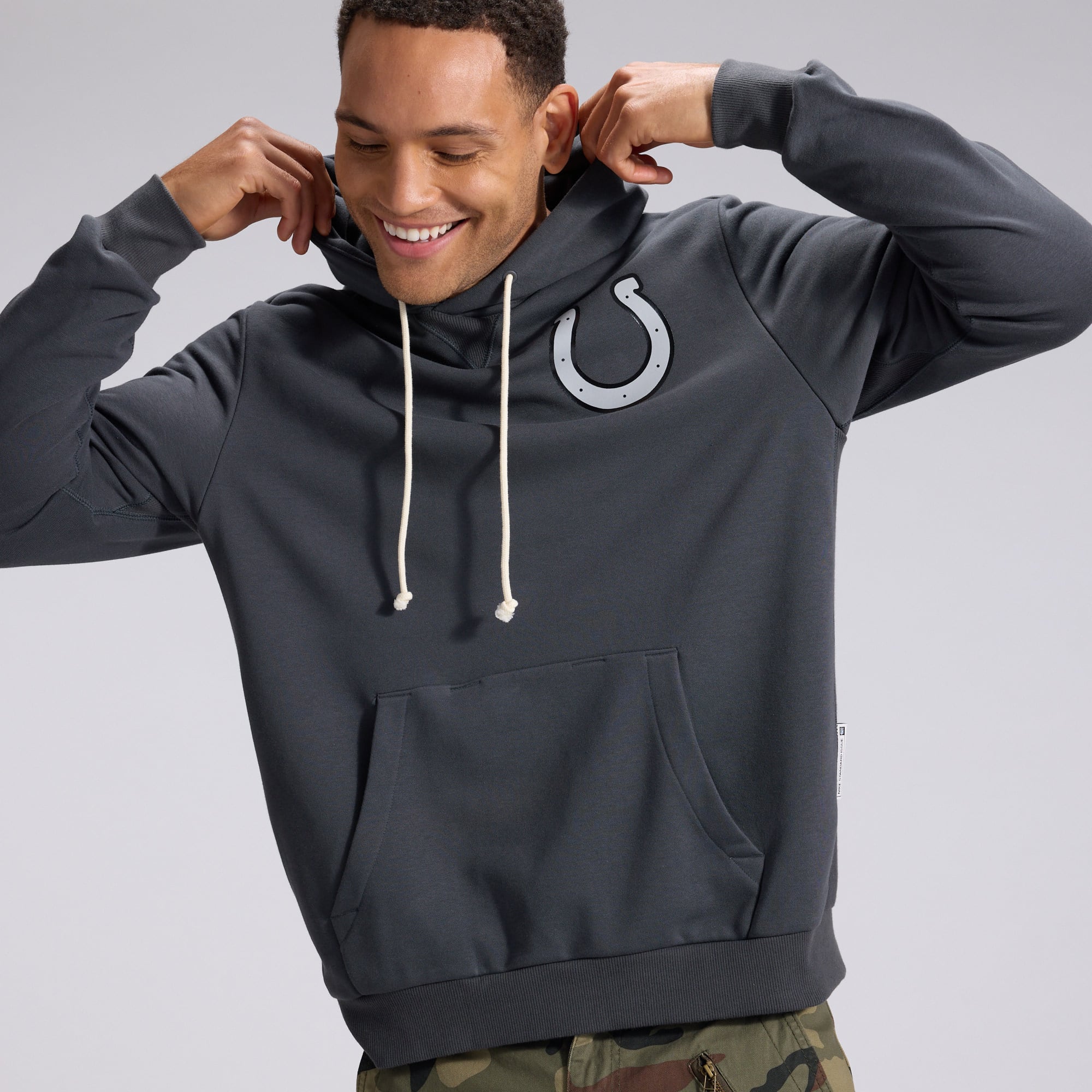 Men's Nike  Anthracite Indianapolis Colts 2026 Rivalries Collection Standard Issue Sideline Pullover Hoodie