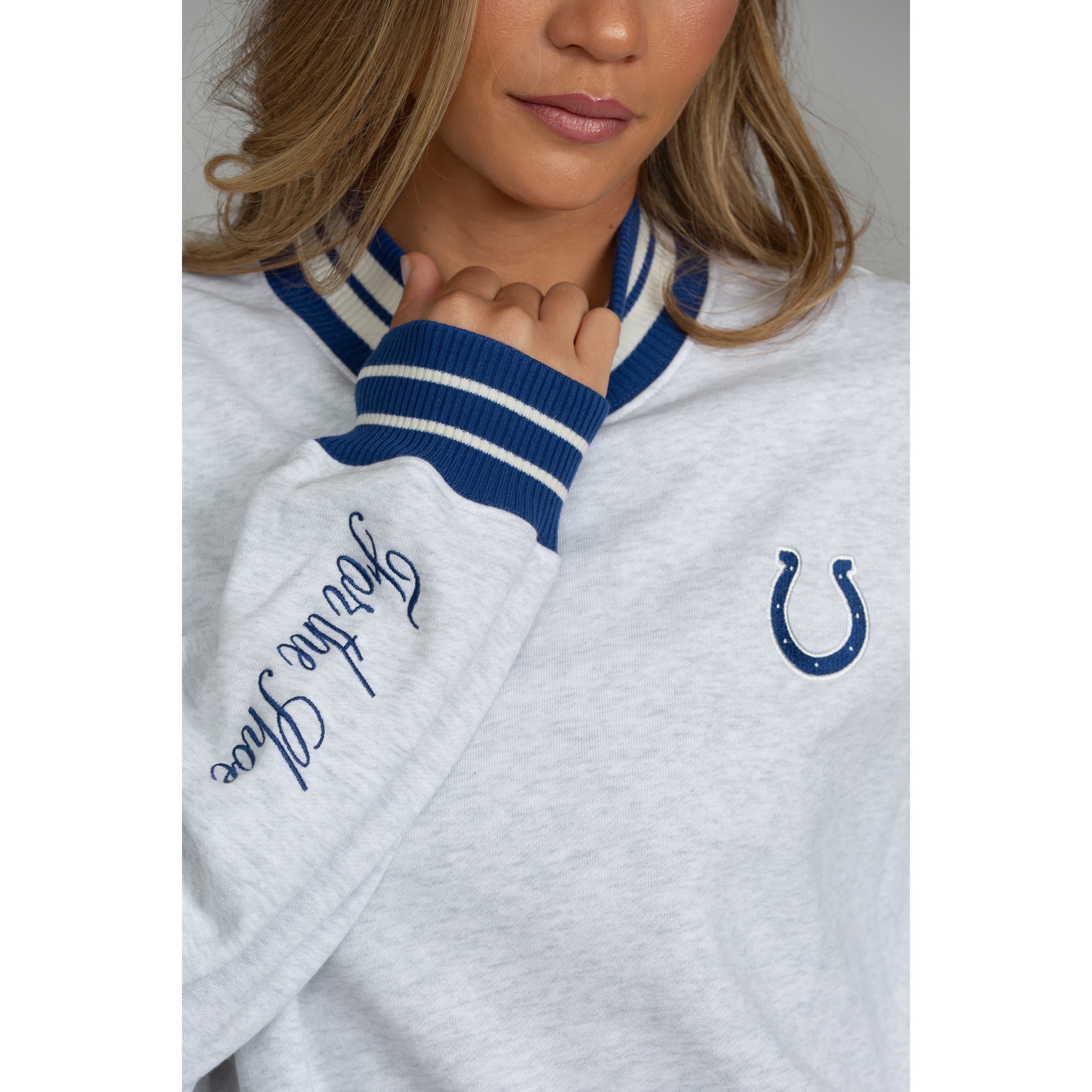 Sweat-shirt à col montant gris chiné pour femme Indianapolis Colts x Gold Hinge