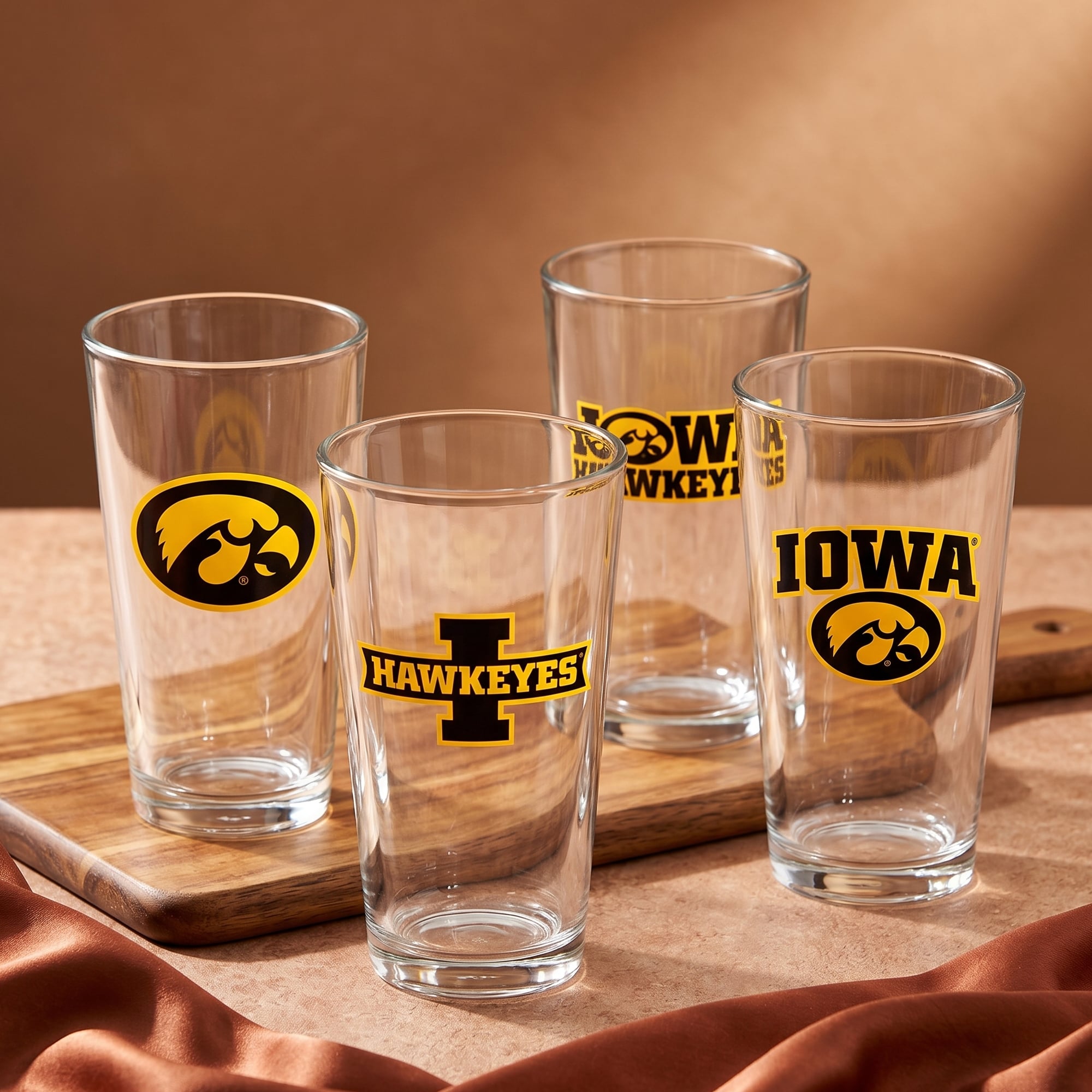 Ensemble de quatre verres à bière de collection Iowa Hawkeyes de 473 ml (16 oz).
