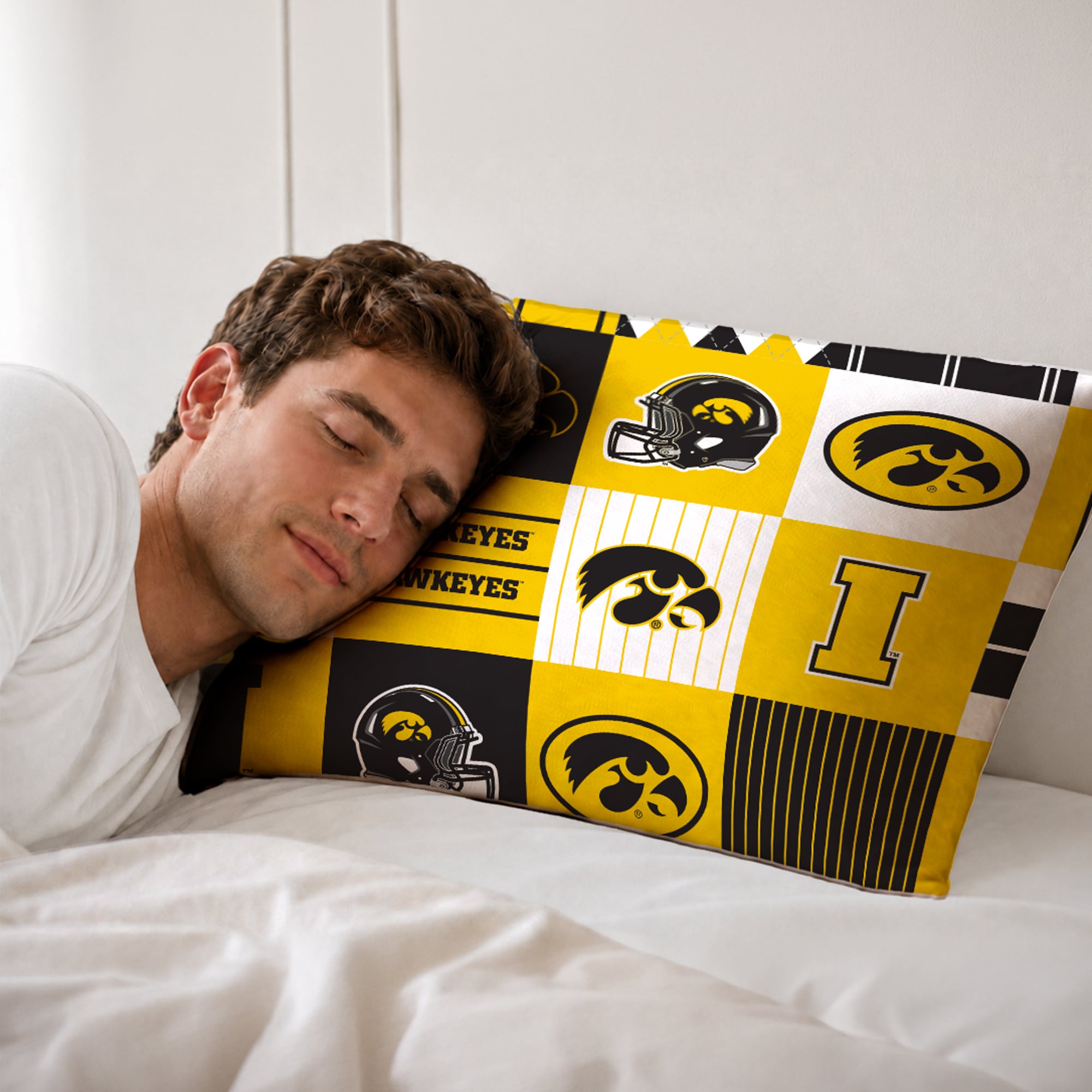 Pegasus Iowa Hawkeyes Patchwork Plaid Three-Piece Full/Queen Bed in a Bag Set