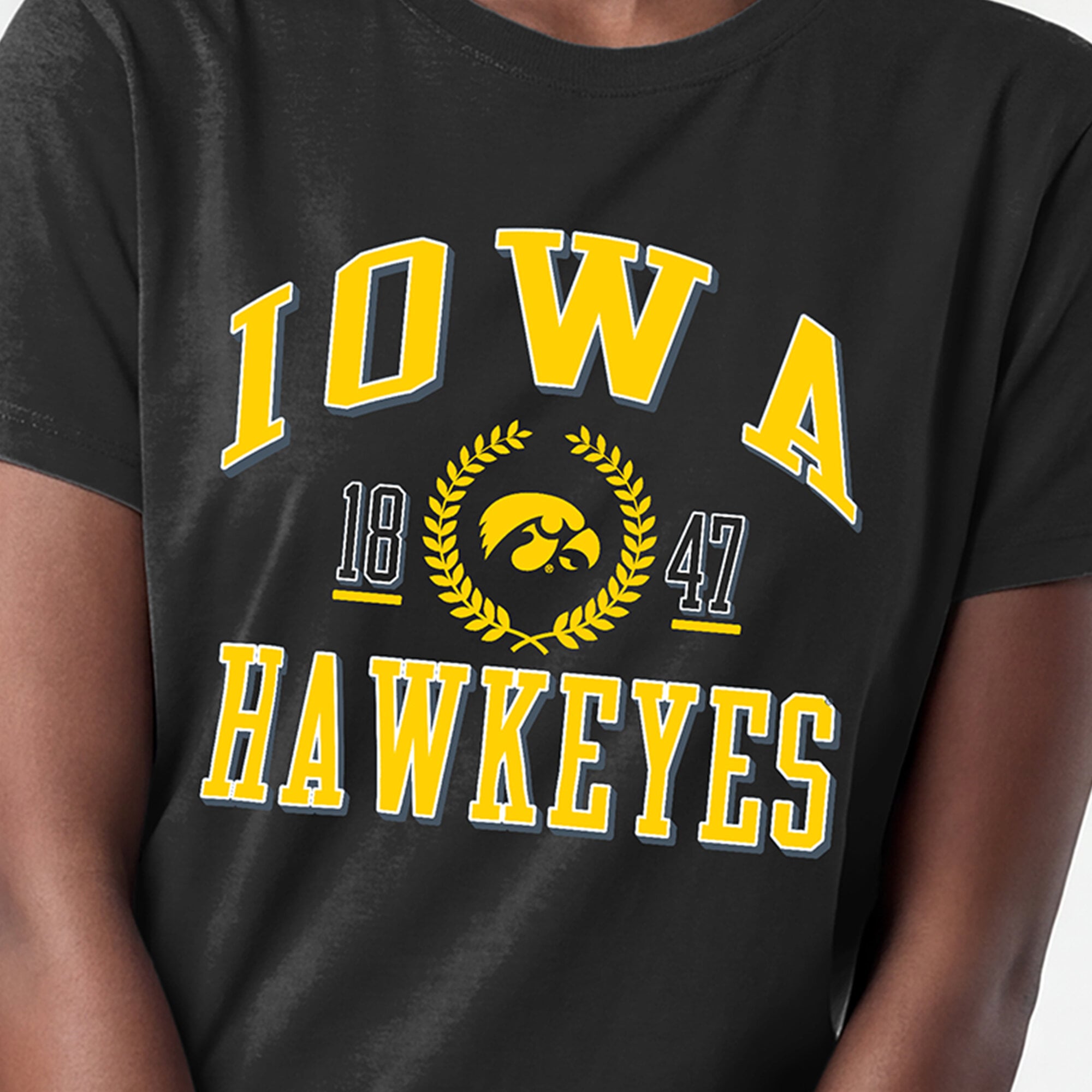 T-shirt de style vie noir champion des Iowa Hawkeyes pour femmes