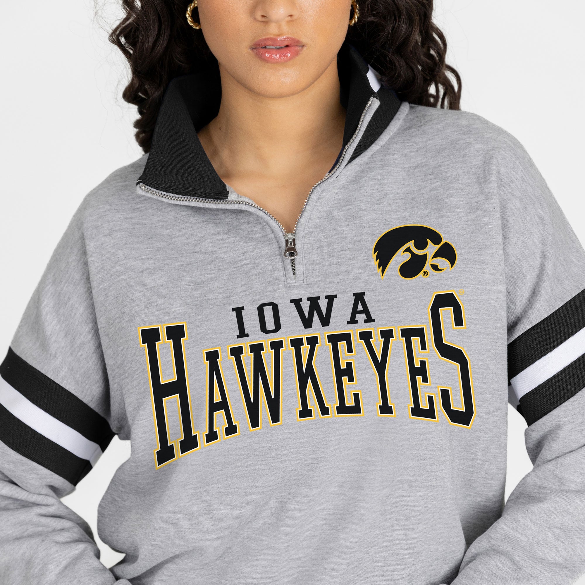 Pull à col zippé gris Iowa Hawkeyes « Hold the Line » pour femme, collection Gameday Couture