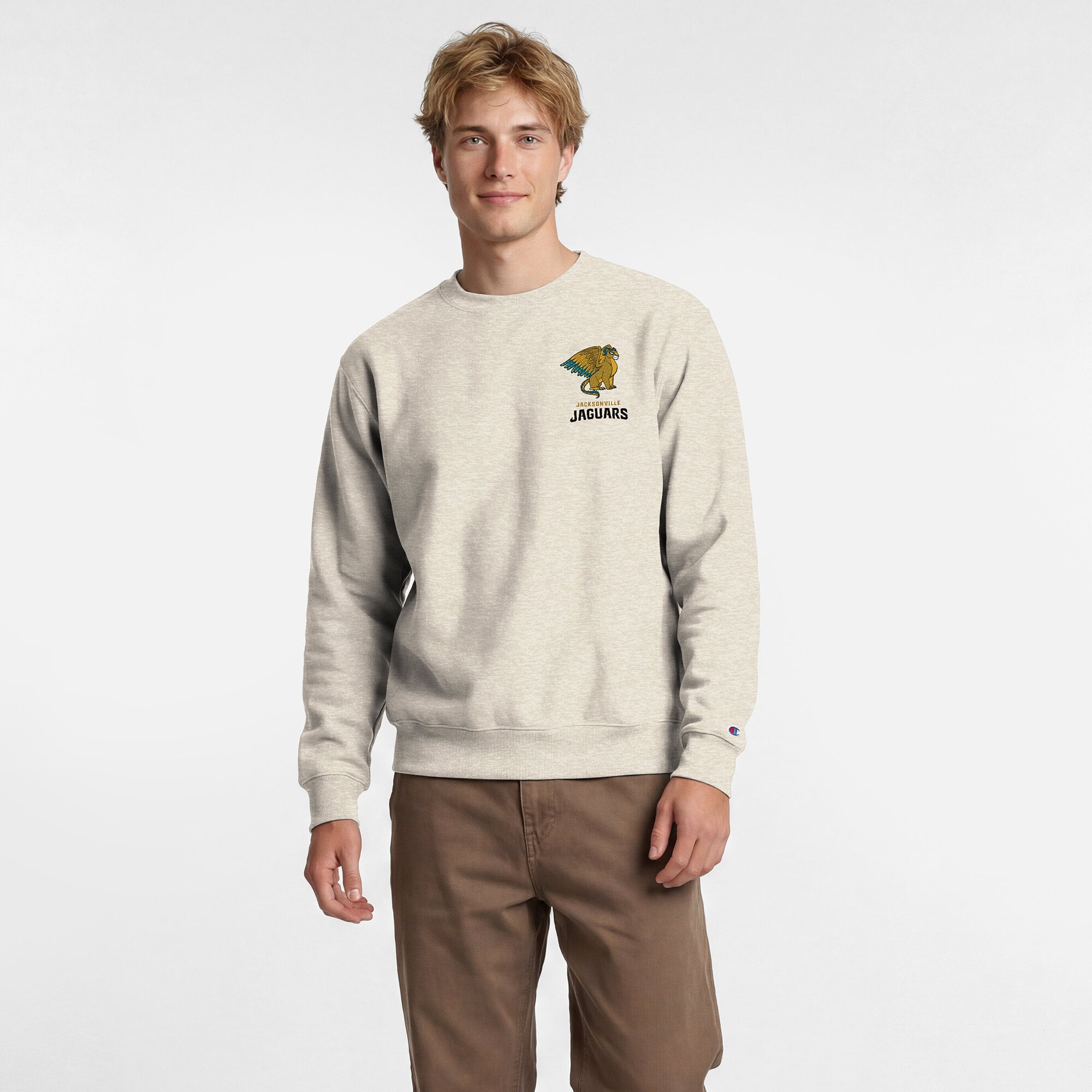 Sweat-shirt à col rond Disney x Champion pour homme, couleur avoine, logo des Jaguars de Jacksonville, Powerblend, poitrine gauche et dos.