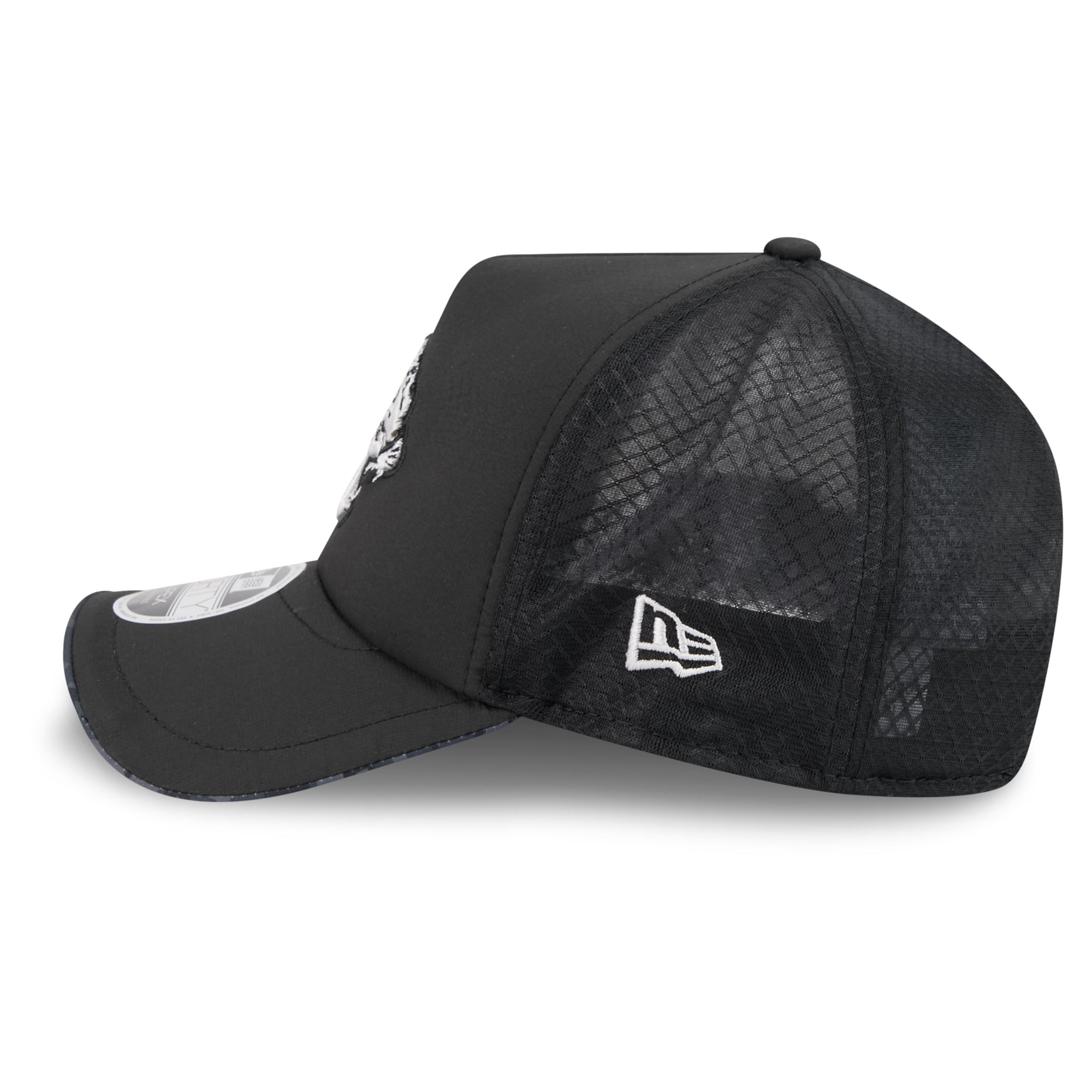 Casquette trucker ajustable New Era Apex 9FORTY noire Jacksonville Jaguars 2026 Salute To Service pour homme