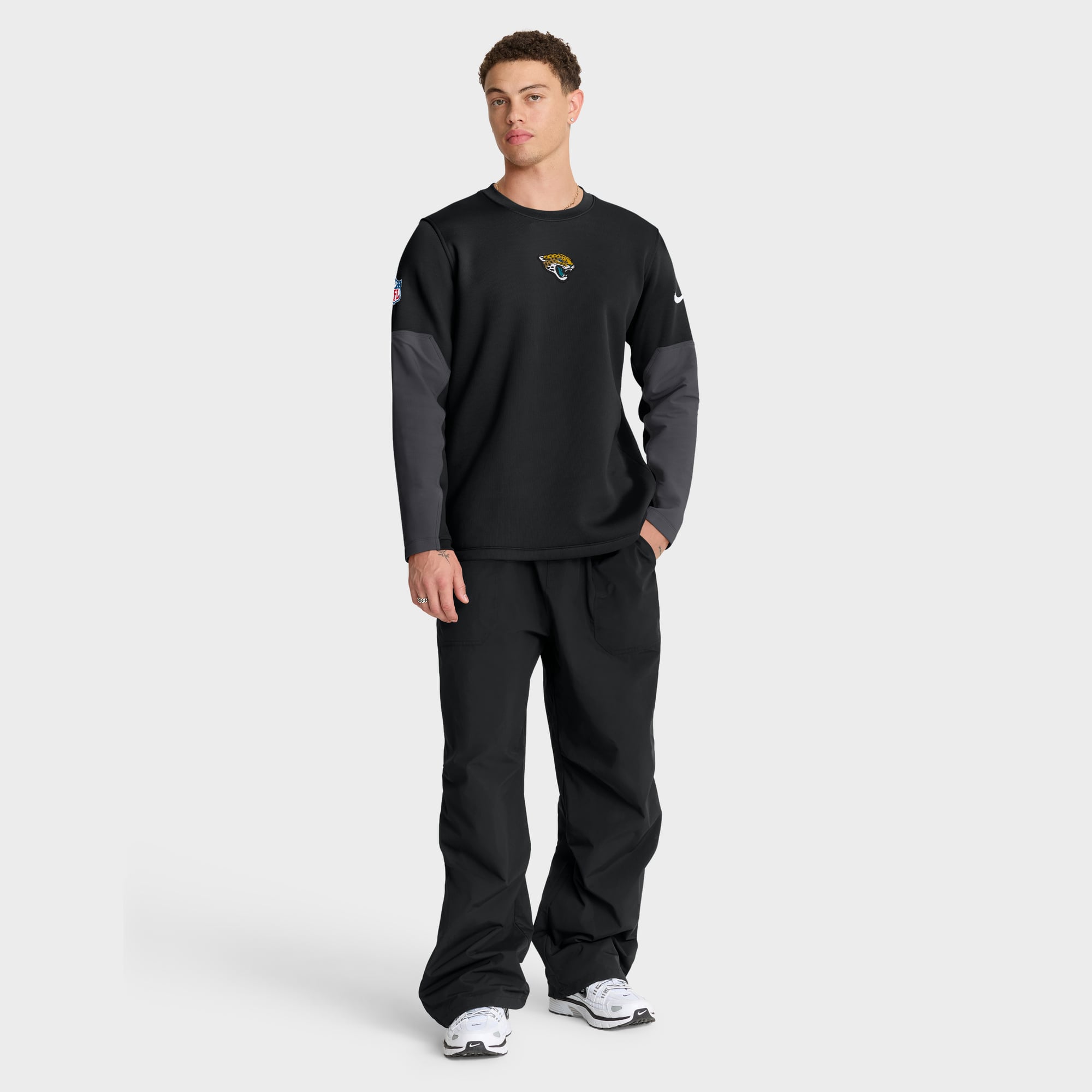 Men's Nike Black Jacksonville Jaguars Sideline Coaches Midweight Therma-FIT Crew Pullover