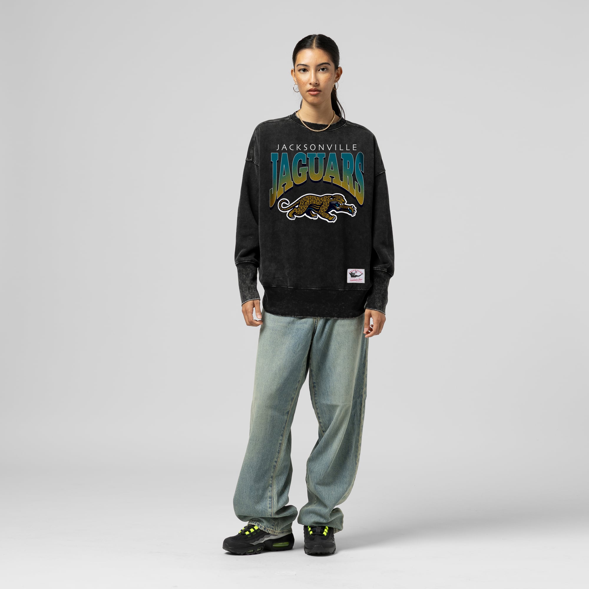 Sweat-shirt ras du cou noir délavé minéral pour femme, Mitchell & Ness, Jacksonville Jaguars