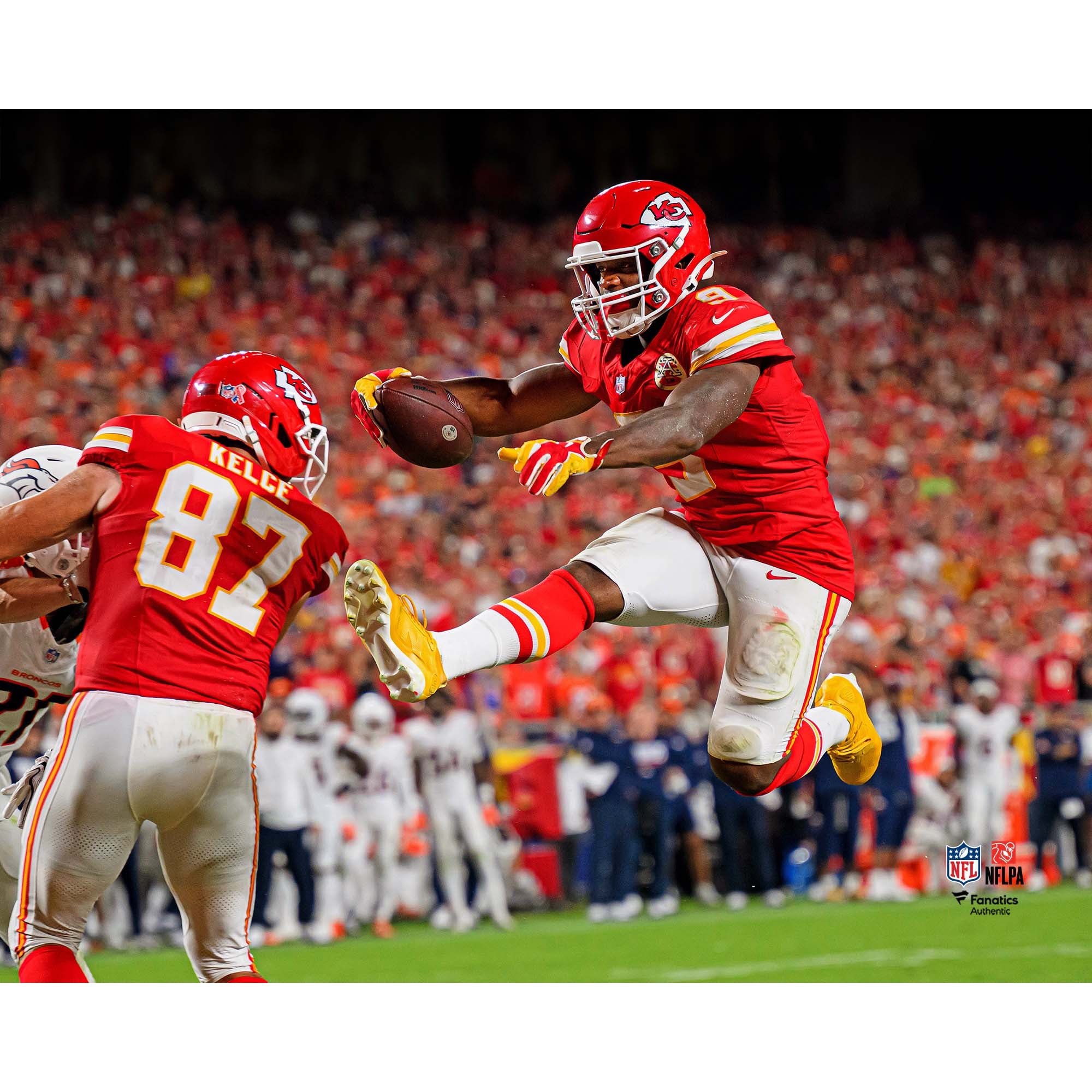 Photo non signée de Kenneth Walker III, joueur des Kansas City Chiefs, marquant un touchdown en sautant.