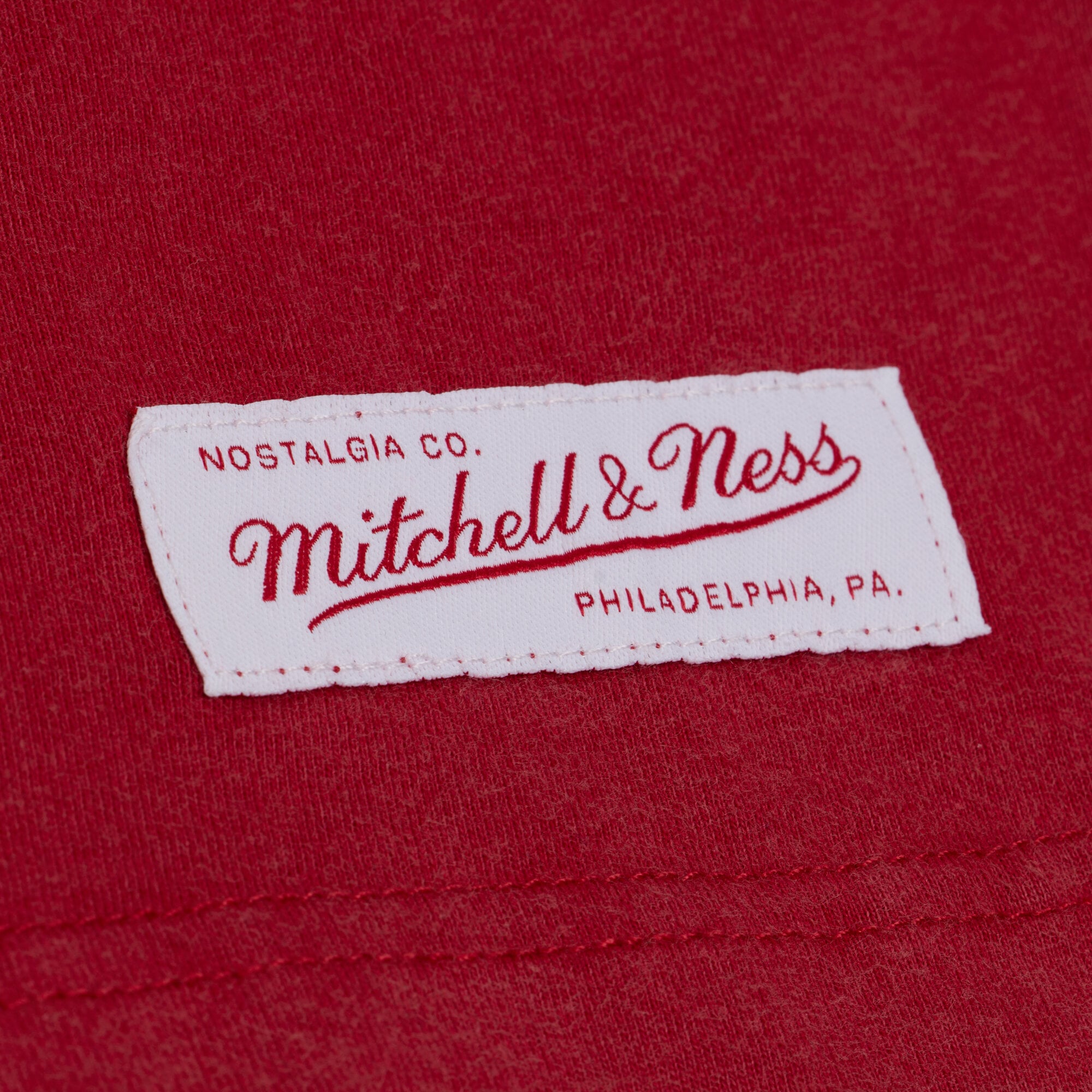 T-shirt à manches courtes Mitchell & Ness Scarlet Kansas City Chiefs Core Essentials Street Graphic pour homme