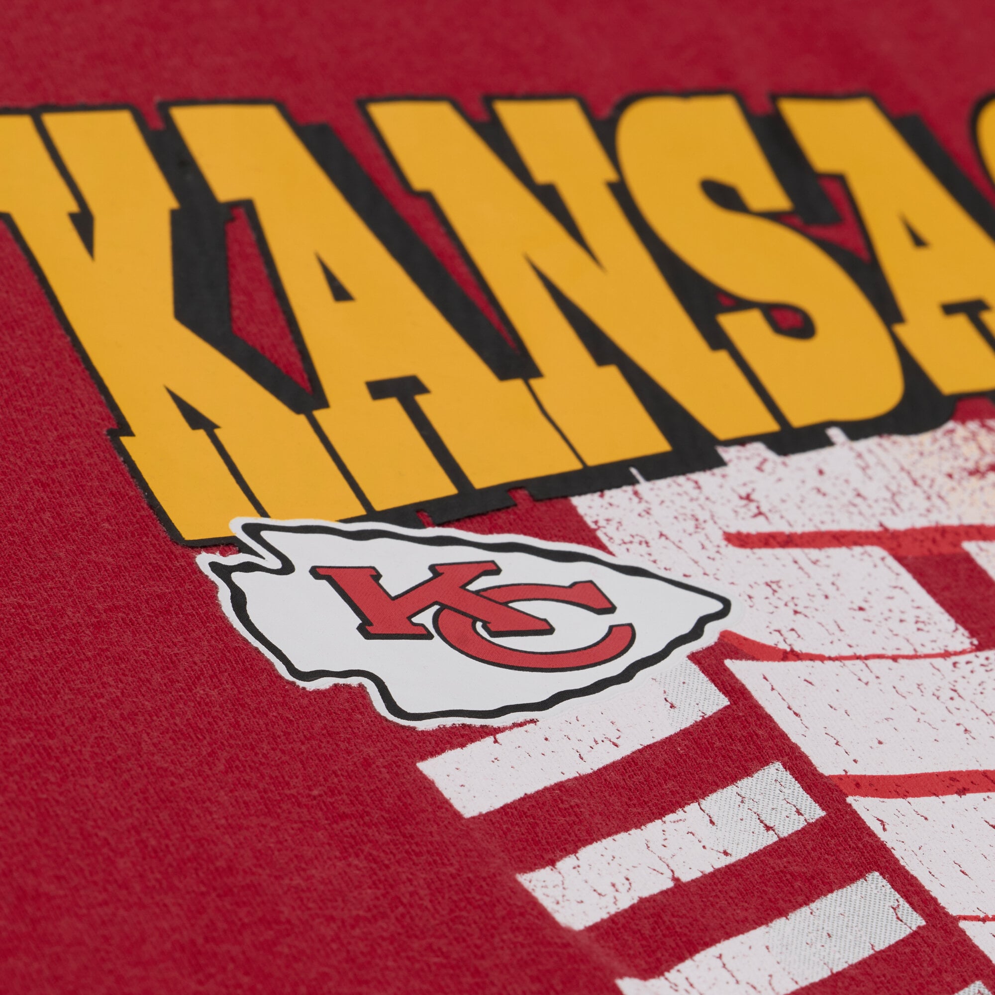 T-shirt à manches courtes Mitchell & Ness Scarlet Kansas City Chiefs Core Essentials Street Graphic pour homme