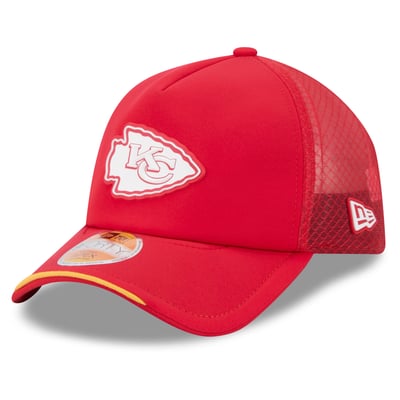 Kansas City Chiefs New Era 2026 Sideline Apex 9FORTY Adjustable Trucker Hat - Red