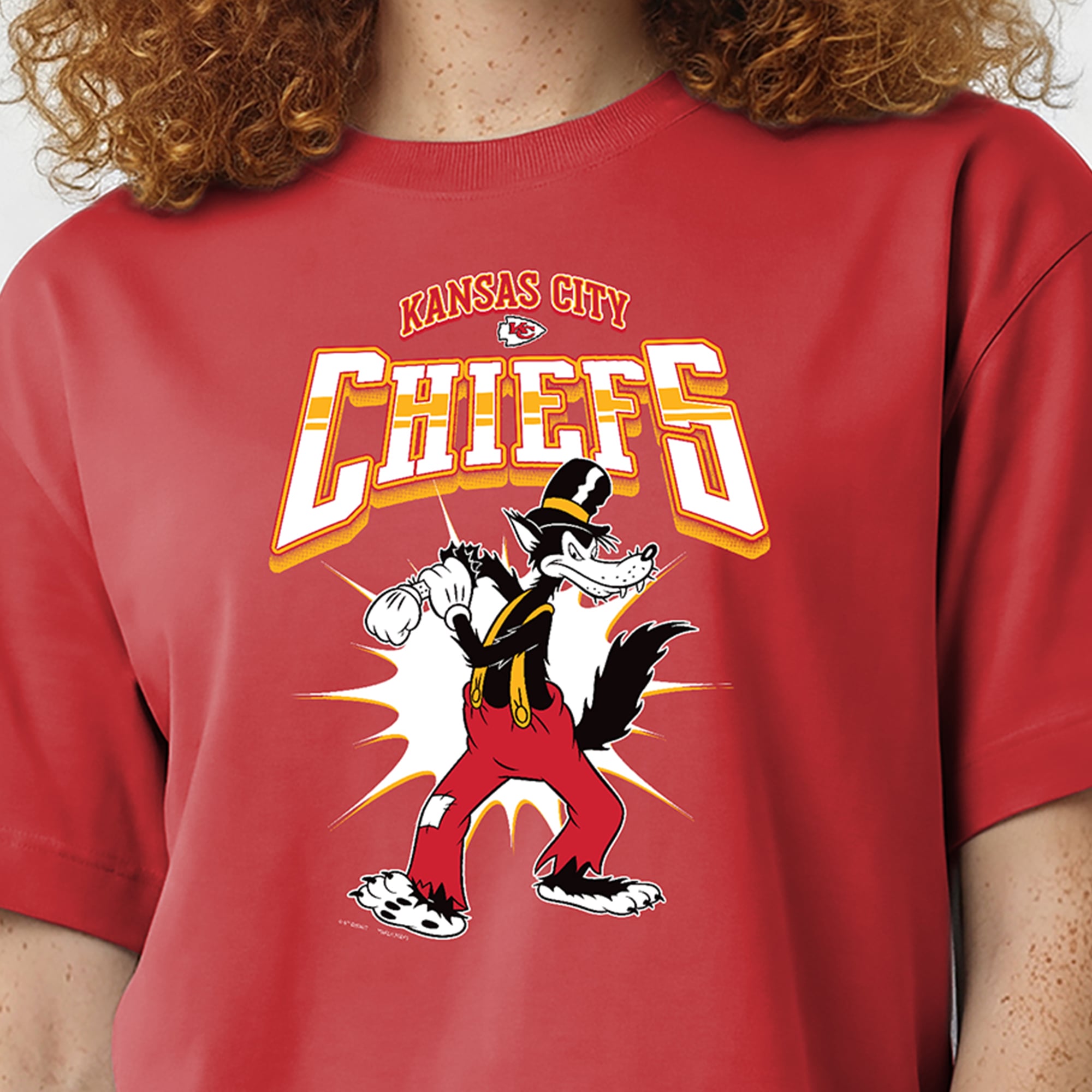 T-shirt All-Star Disney x Champion rouge Kansas City Chiefs Big Bad Wolf pour femmes