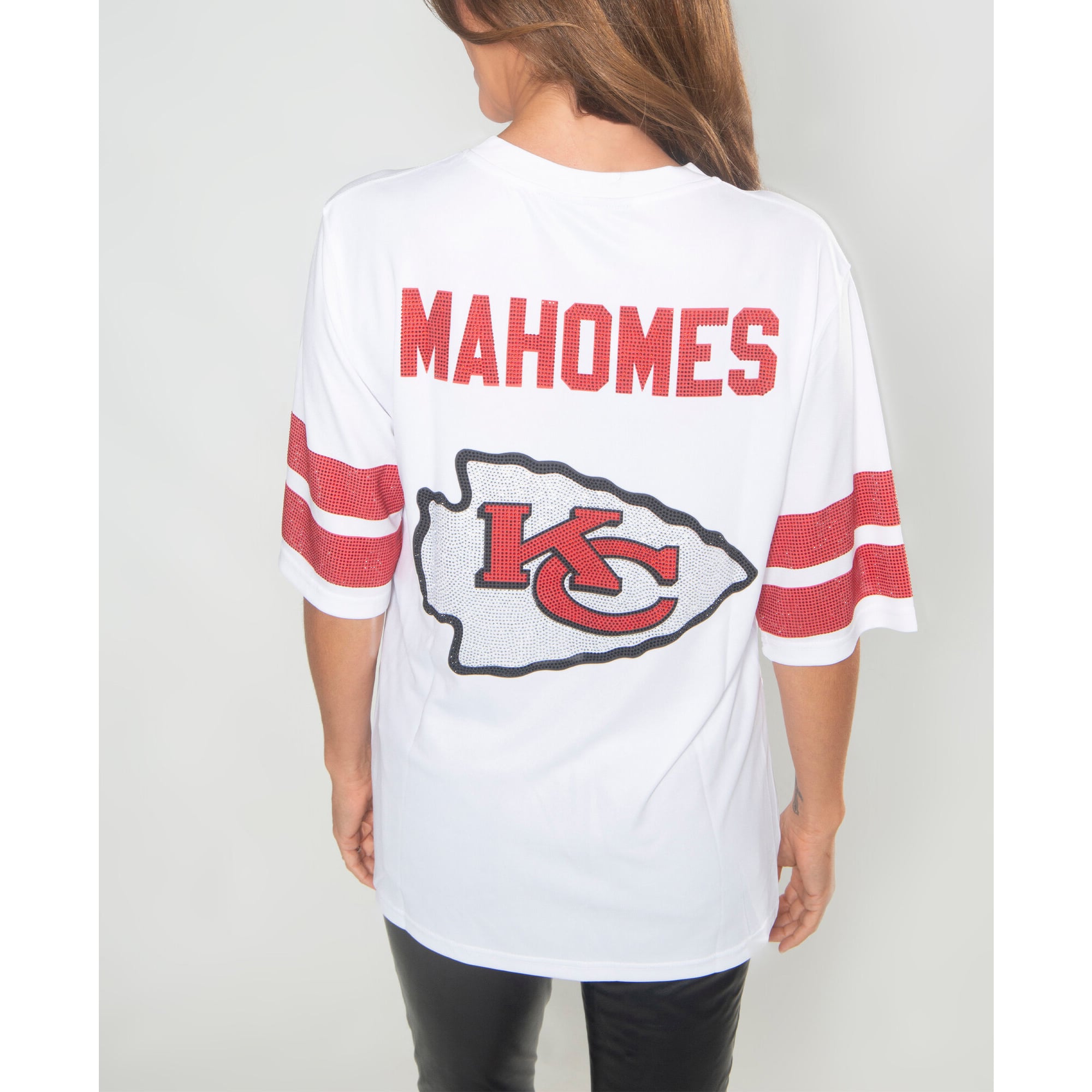 Tunique FABGATING pour femmes par Cuce Patrick Mahomes, blanche, Kansas City Chiefs, ornée de cristaux et à col en V