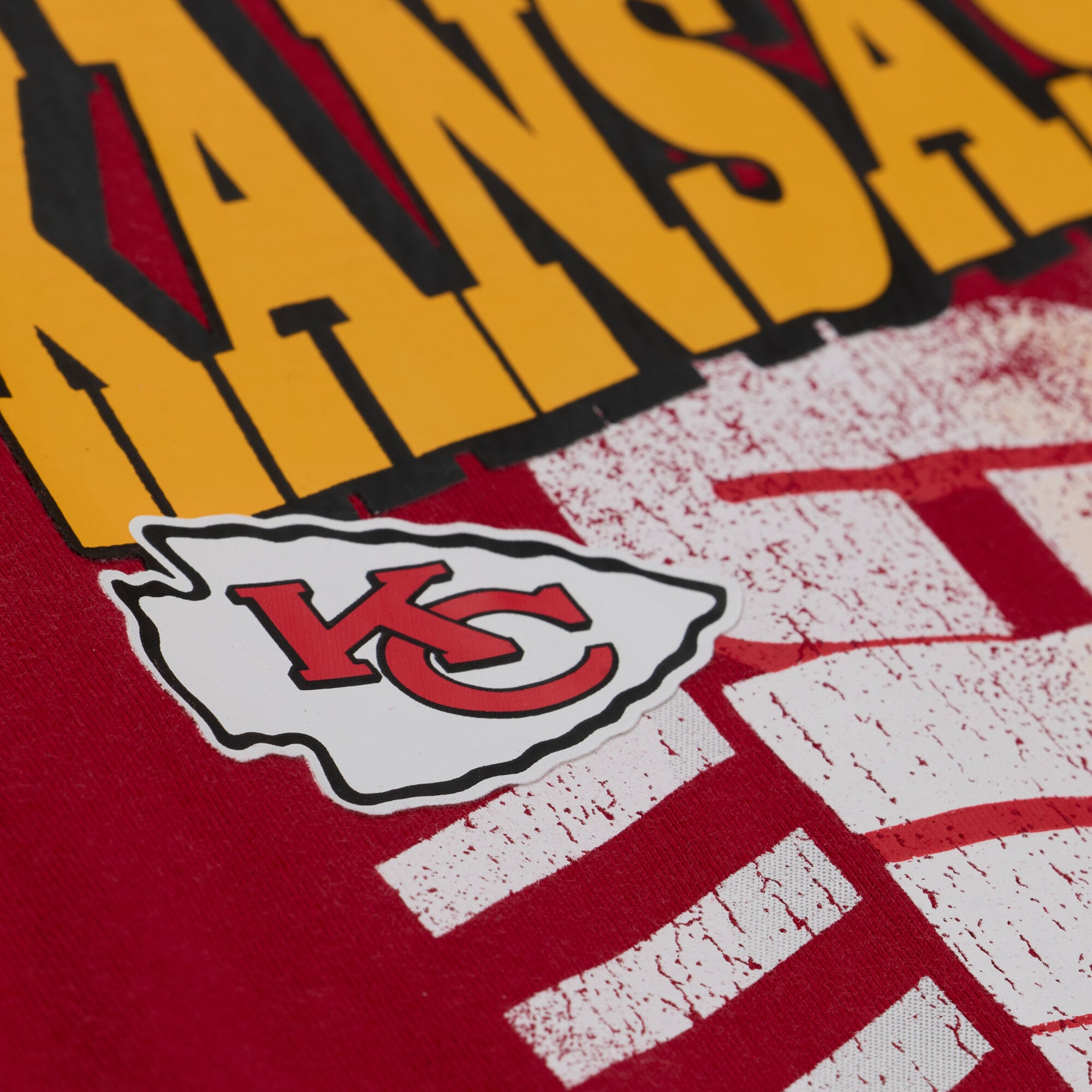 T-shirt court à imprimé graphique urbain rouge Mitchell & Ness Kansas City Chiefs pour femme