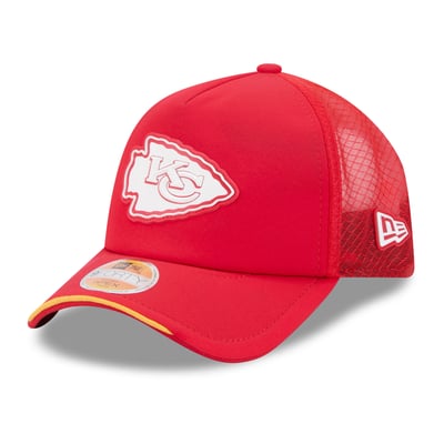Kansas City Chiefs New Era Youth 2026 Sideline Apex 9FORTY Adjustable Trucker Hat - Red