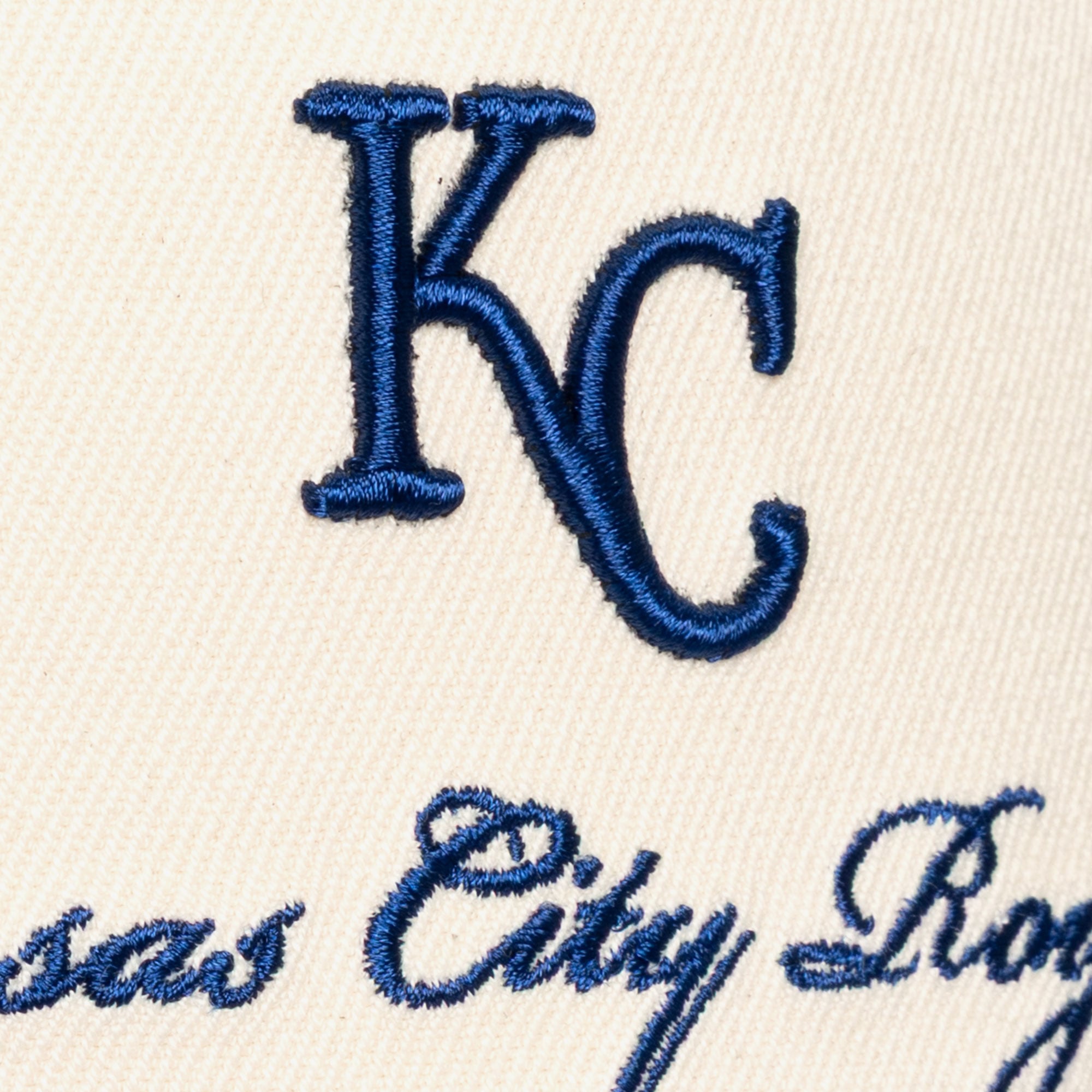 Casquette Mitchell & Ness crème/royale Kansas City Royals Flawless Stretch-Snapback pour homme