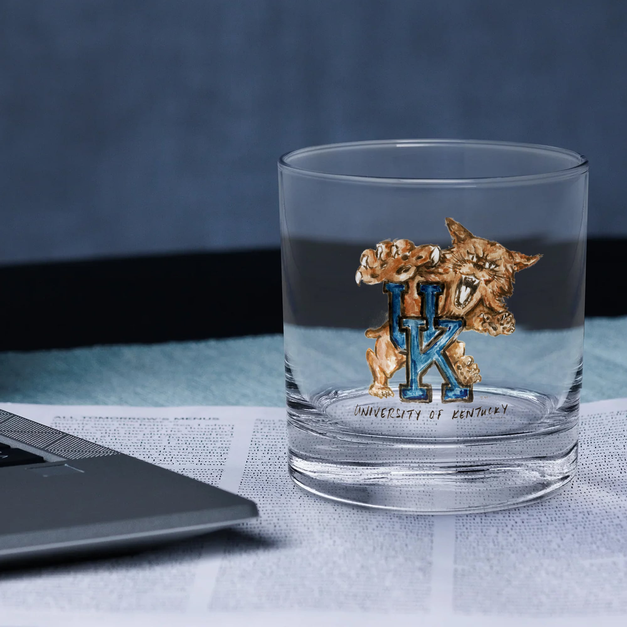 Ensemble de 2 verres à whisky à l'effigie de la mascotte Laura Wilcox des Indigo Falls Kentucky Wildcats