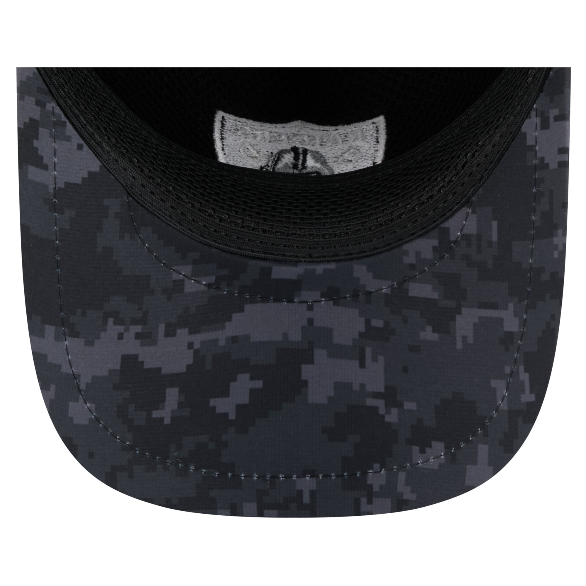 Men's New Era Black Las Vegas Raiders 2026 Salute To Service Apex 9FORTY Adjustable Trucker Hat