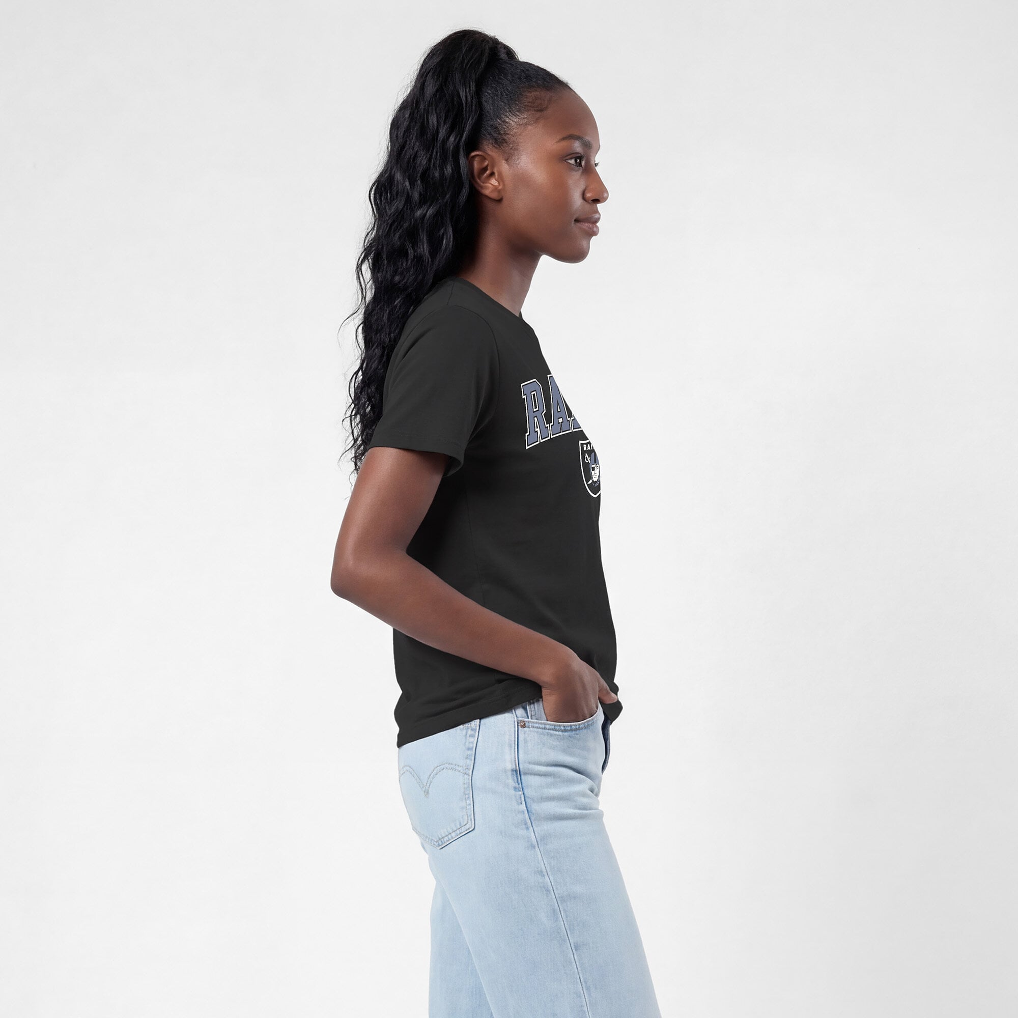 T-shirt Champion noir pour femmes avec logo arqué des Las Vegas Raiders