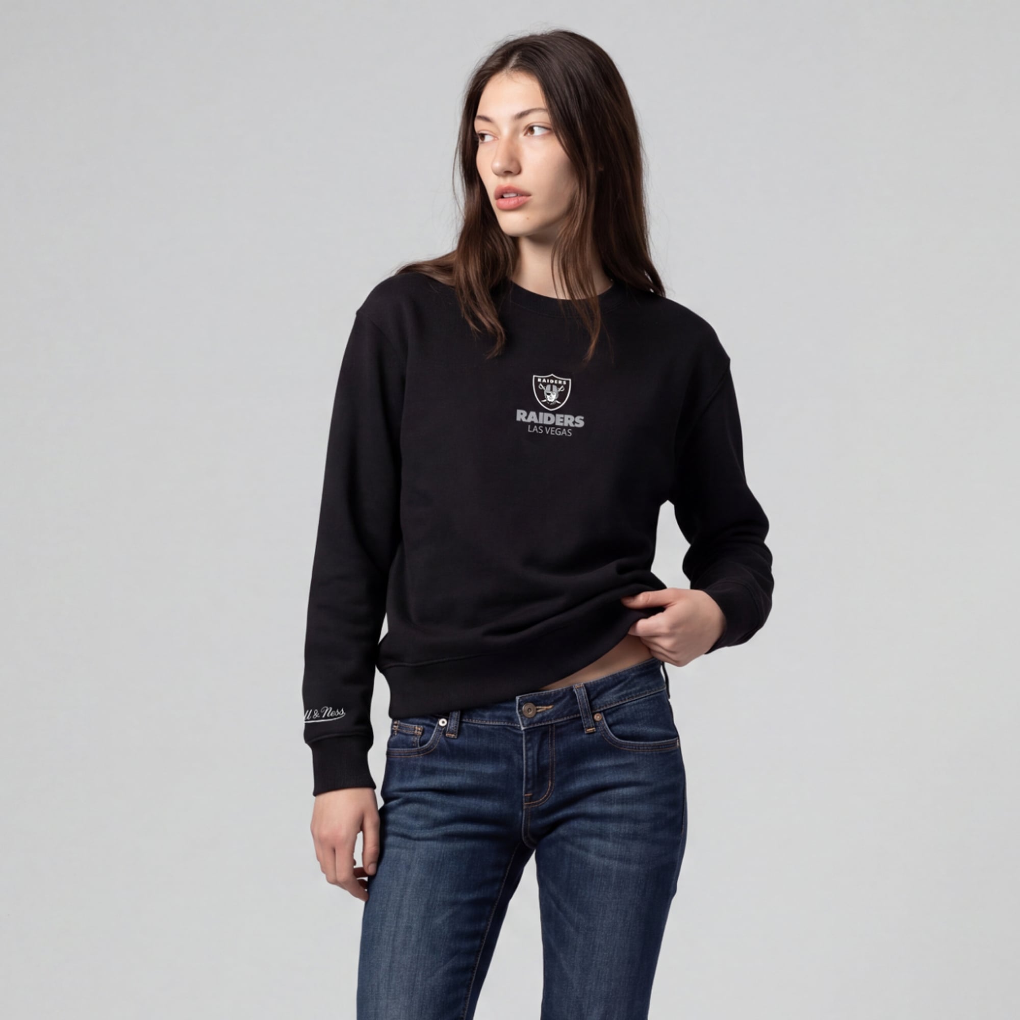 Sweat-shirt polaire à micro-logo noir Mitchell & Ness pour femme, modèle Core Essentials de la collection Las Vegas Raiders.