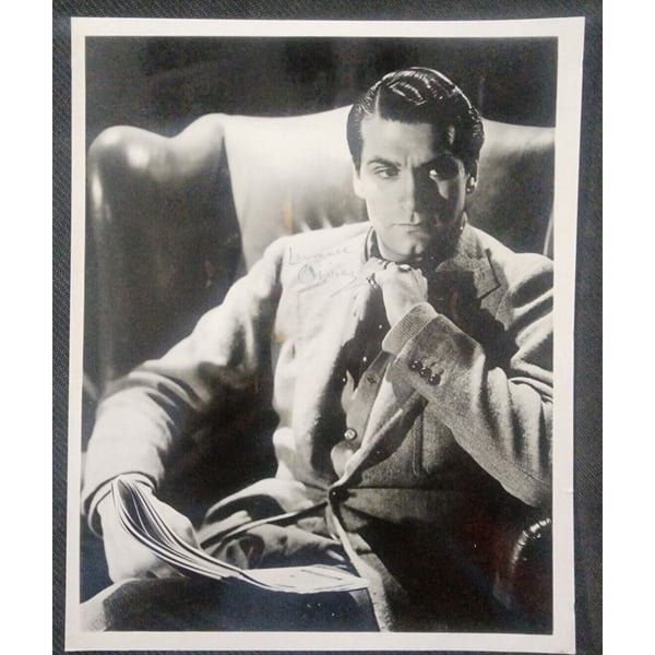 Signature Coupée De Laurence Olivier Avec Photo 6x4 - AFTAL COA - Acteur Légendaire - Occasion Collection