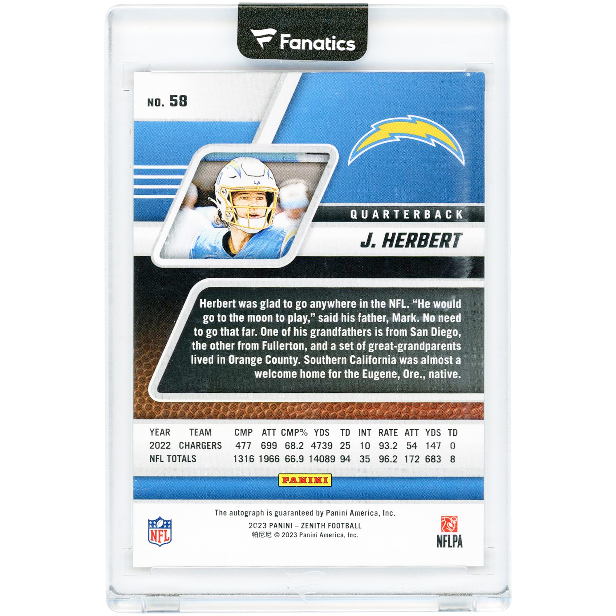 Carte Panini Zenith 2023 n° 50 (20/50) autographiée par Justin Herbert (Los Angeles Chargers)