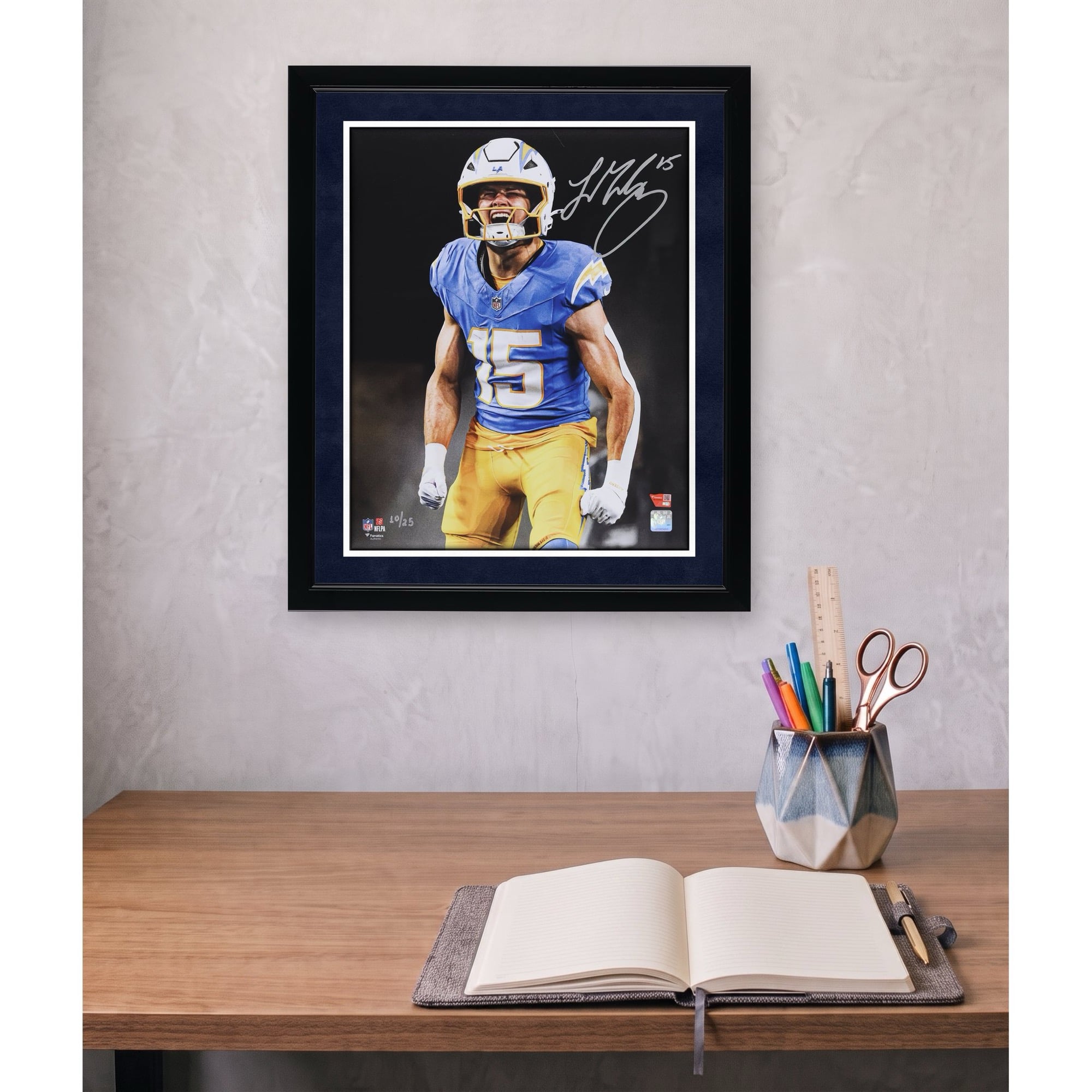Photo dédicacée de Ladd McConkey (Los Angeles Chargers) - 40,6 x 50,8 cm (édition limitée à 25 exemplaires)