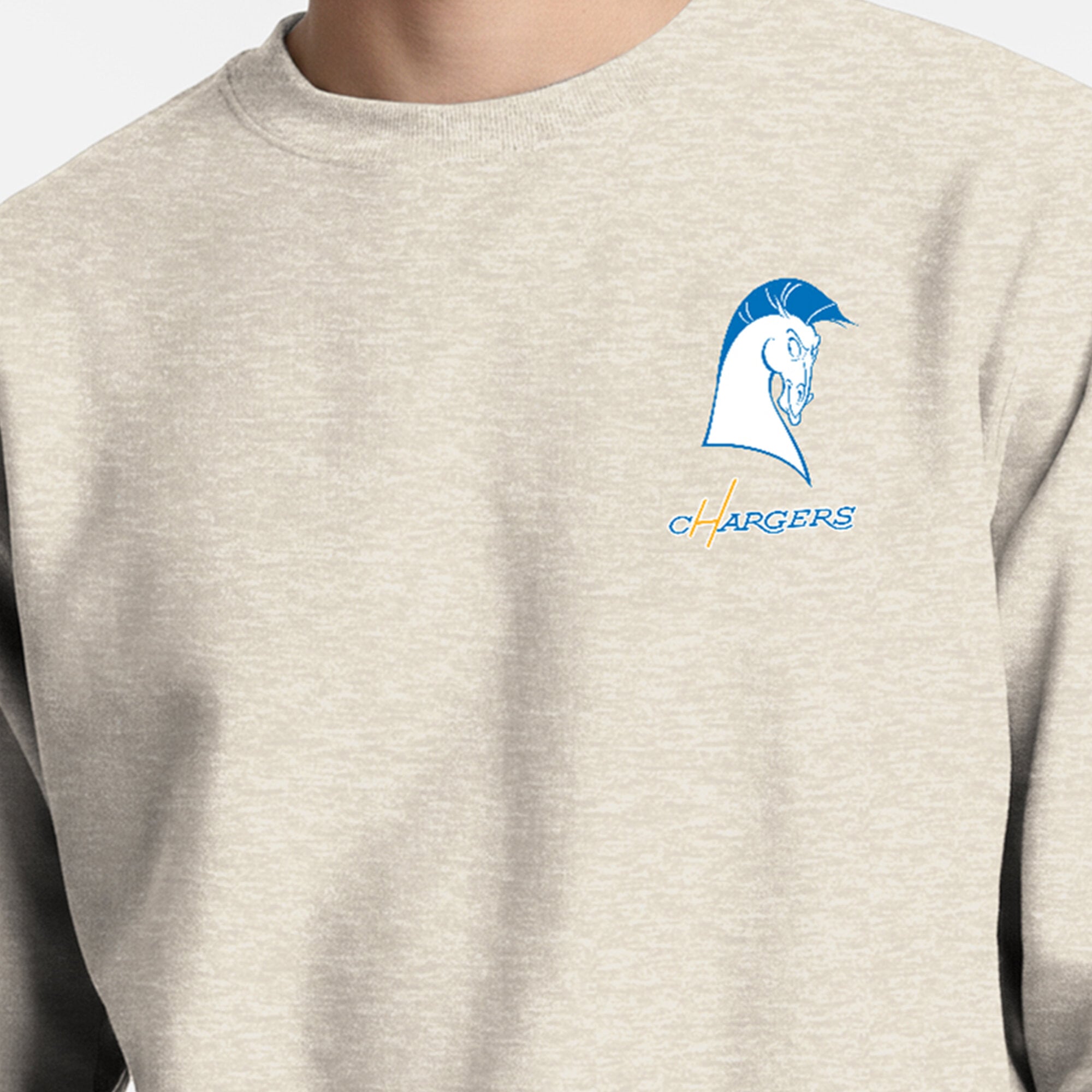 Sweat-shirt à col rond pour homme Disney x Champion couleur avoine Los Angeles Chargers Powerblend, poitrine gauche, dos.