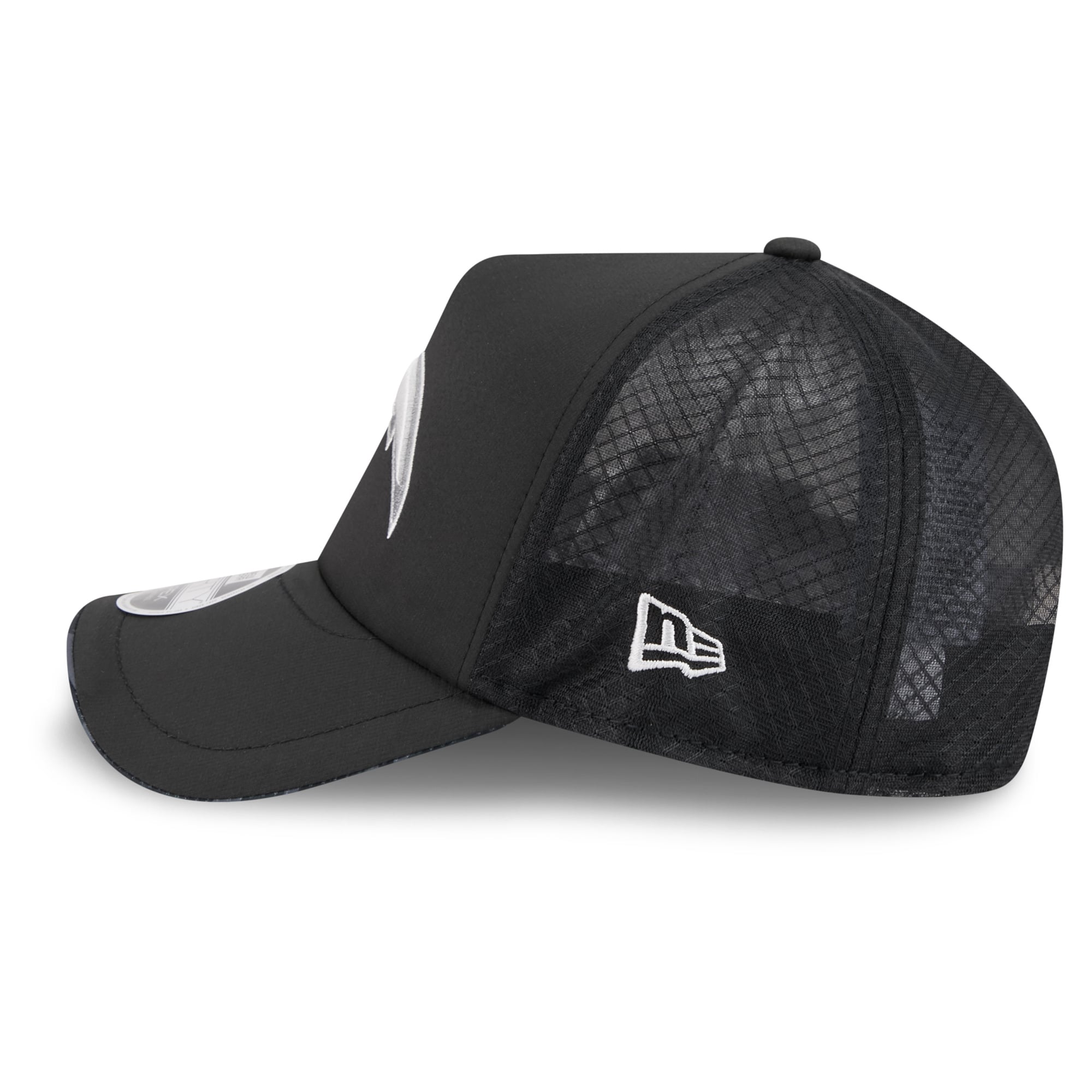 Men's New Era Black Los Angeles Chargers 2026 Salute To Service Apex 9FORTY Adjustable Trucker Hat