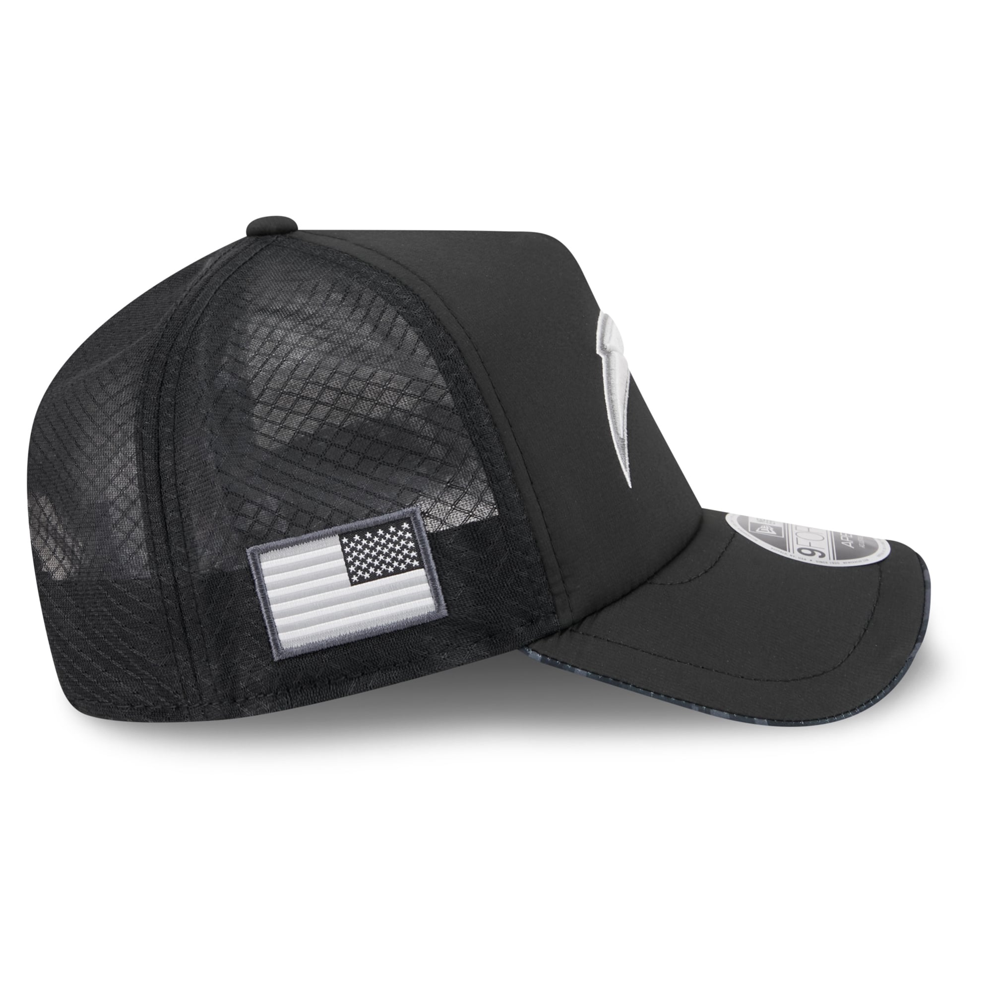 Men's New Era Black Los Angeles Chargers 2026 Salute To Service Apex 9FORTY Adjustable Trucker Hat