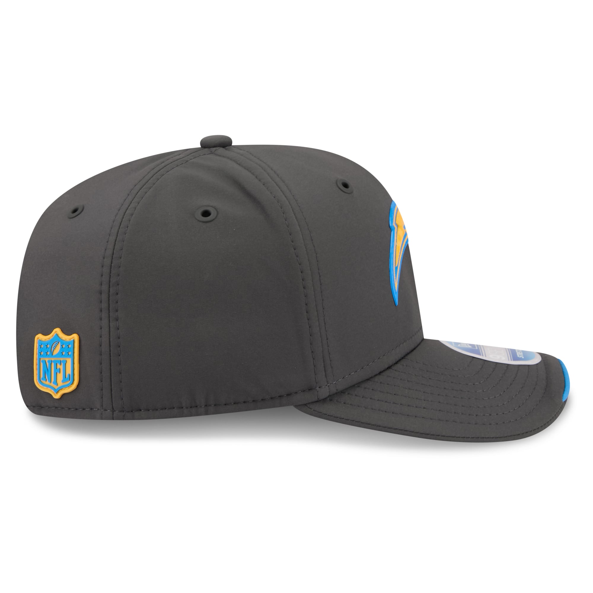 Casquette ajustable New Era Charcoal Los Angeles Chargers 2026 Sideline pour temps froid 9SEVENTY