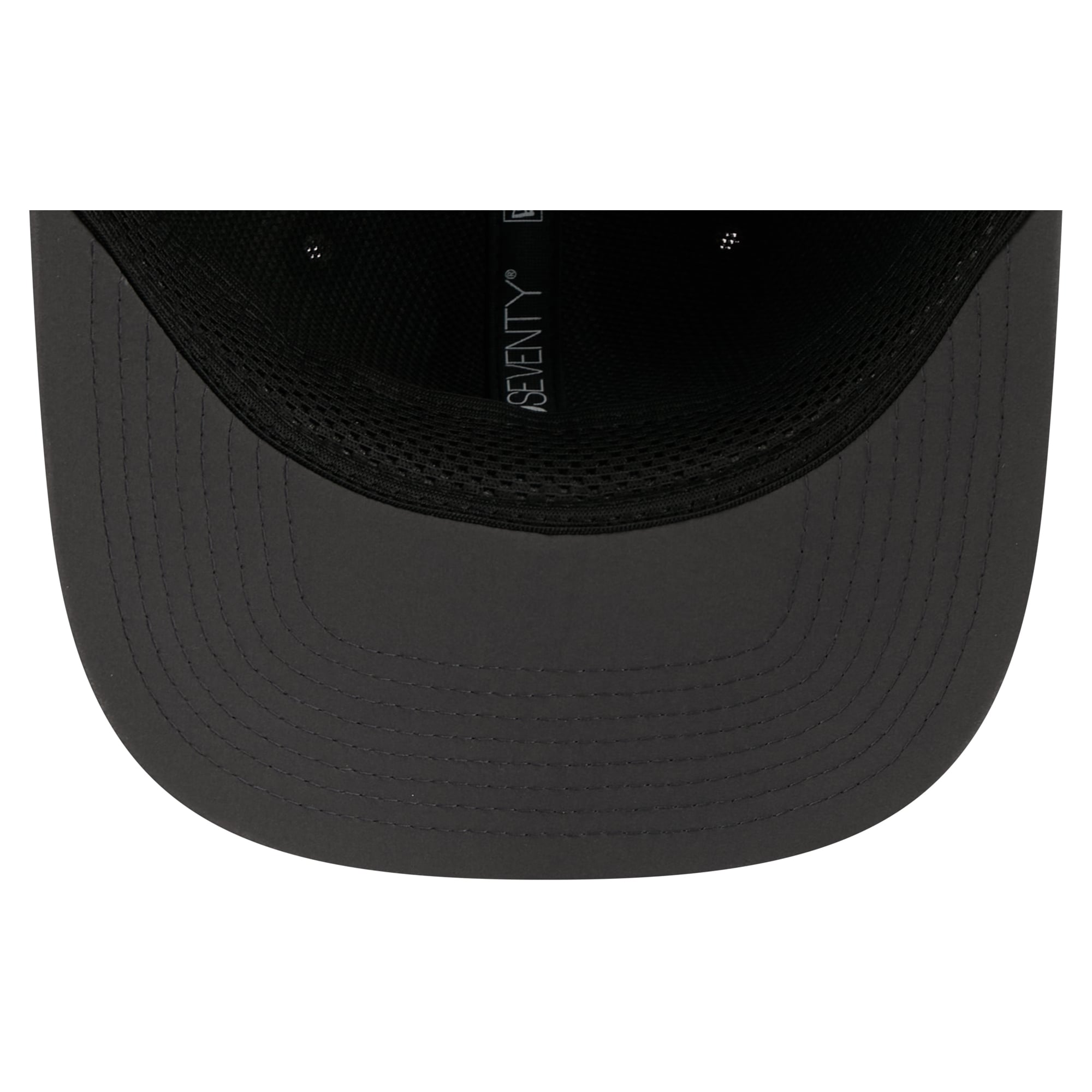 Casquette ajustable New Era Charcoal Los Angeles Chargers 2026 Sideline pour temps froid 9SEVENTY