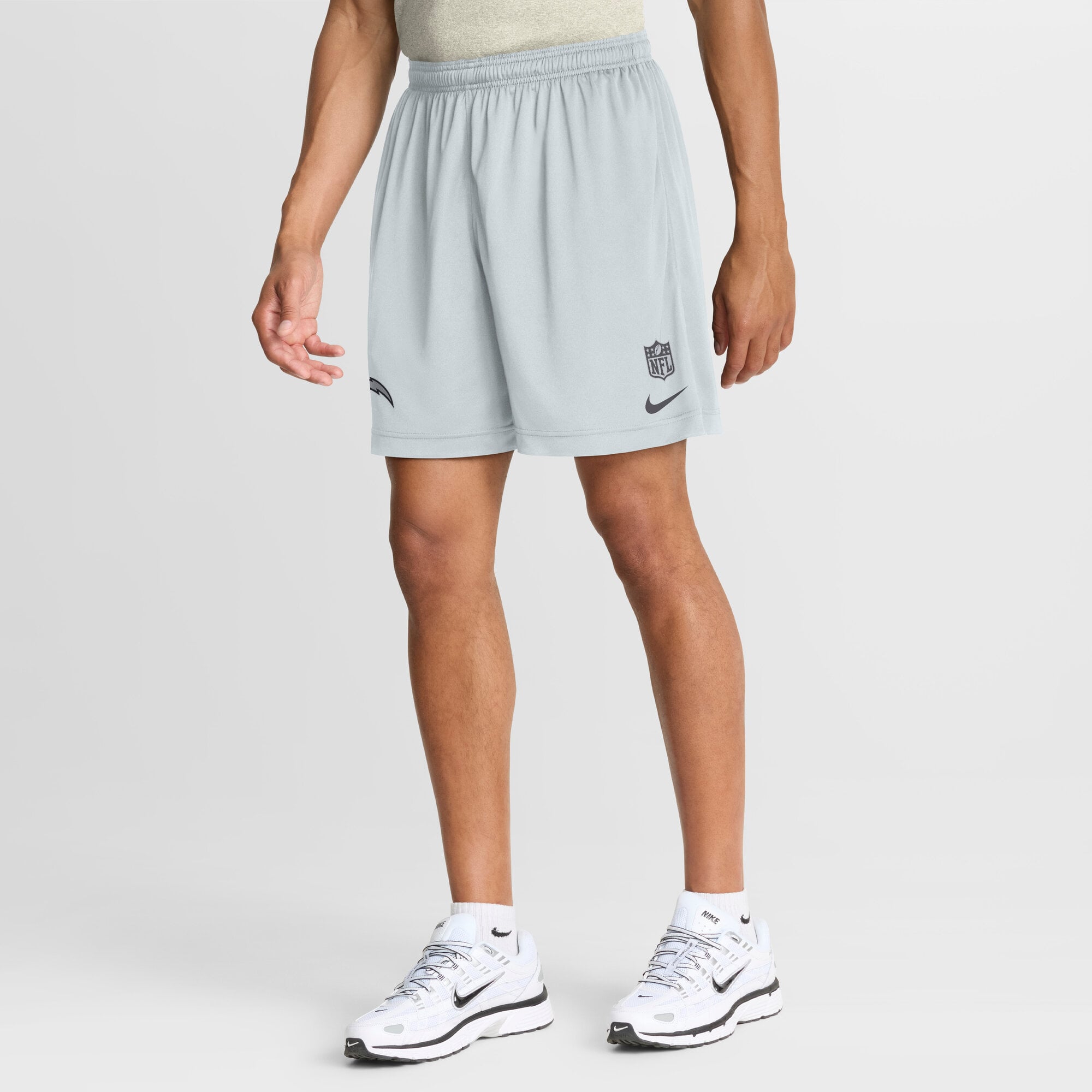 Short réversible Nike Dri-FIT Sideline Standard Issue pour homme, couleur anthracite/platine, Los Angeles Chargers