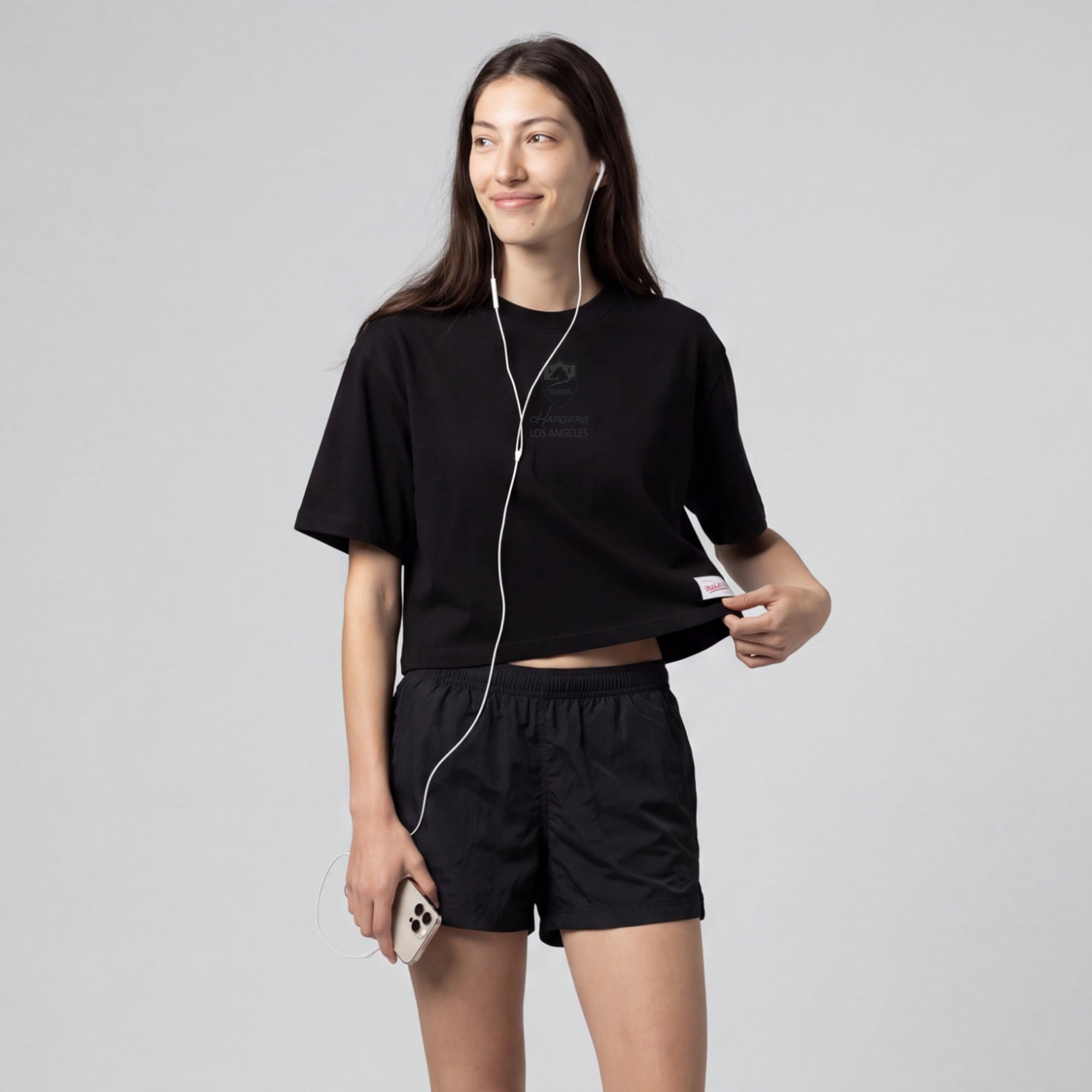 T-shirt court à logo micro noir Mitchell & Ness Core Essentials pour femme, Los Angeles Chargers.