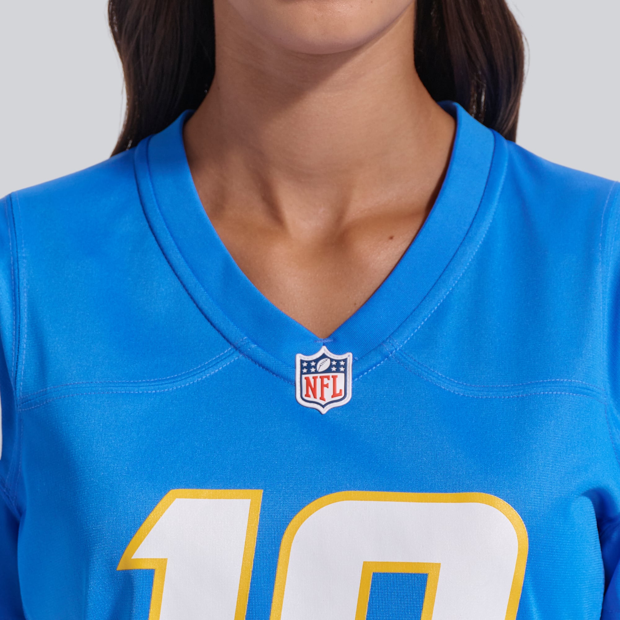 Maillot de match joueur des Chargers Los Angeles Nike Justin Herbert bleu poudré pour femme
