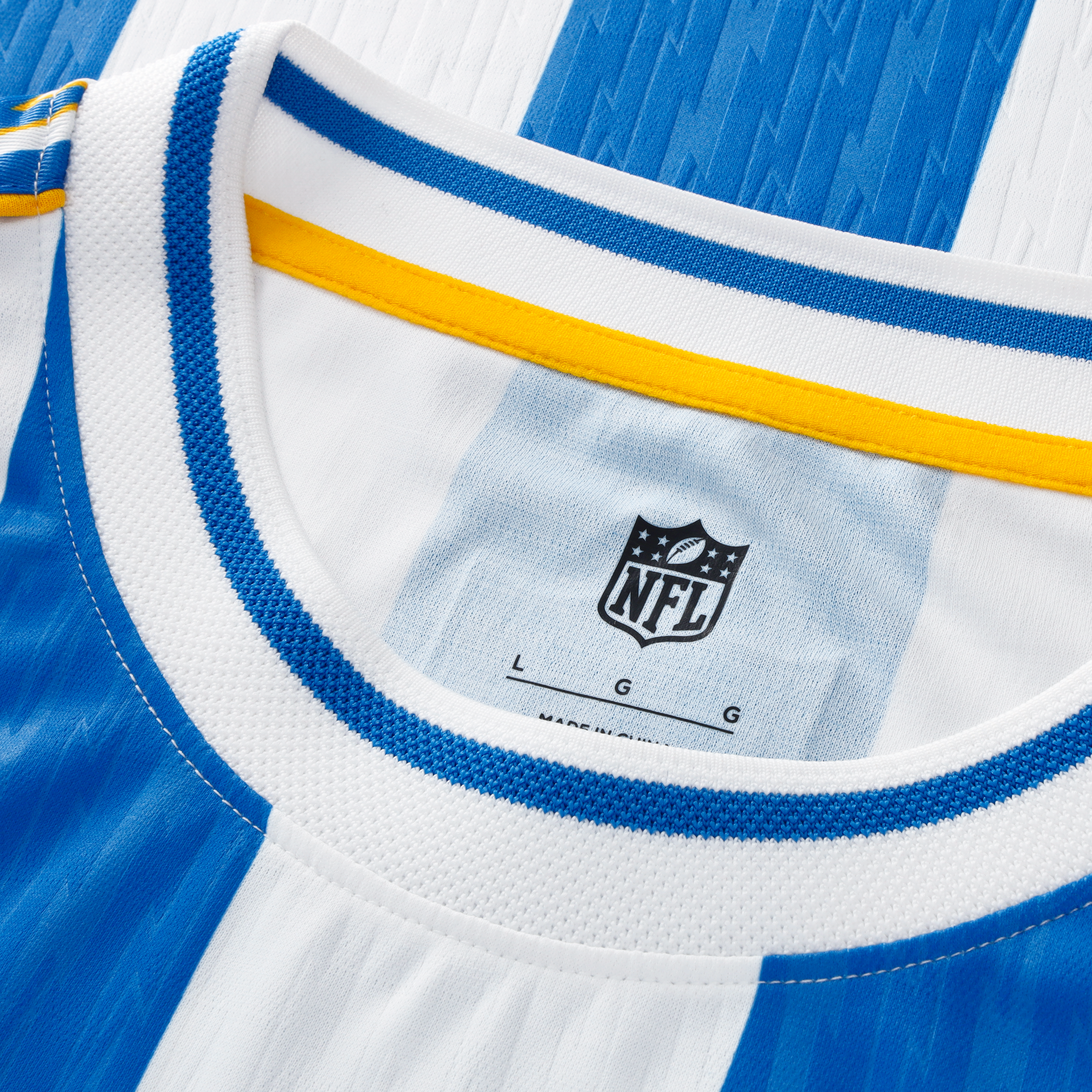 T-shirt de football américain Youth Fanatics bleu et blanc Los Angeles Chargers.
