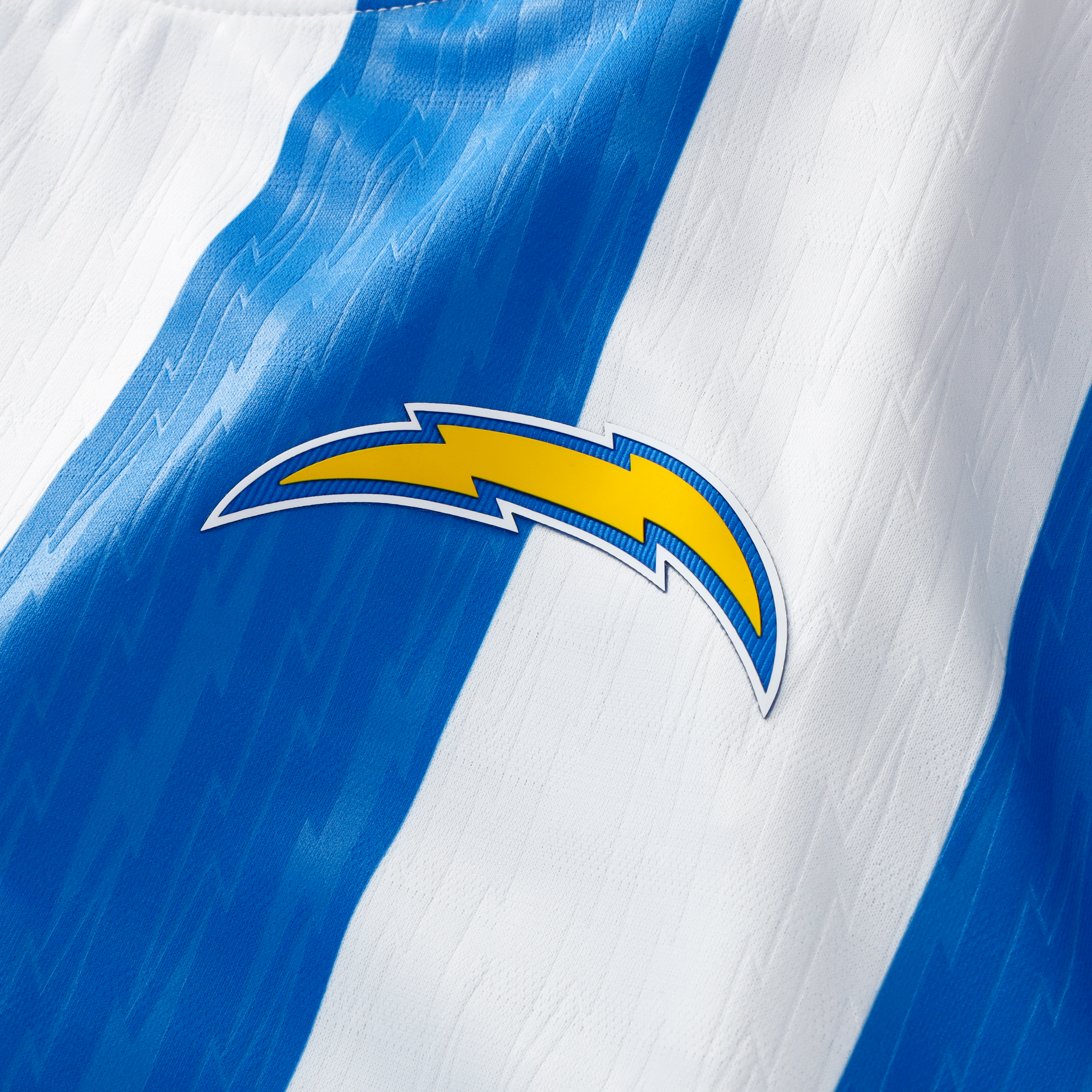 T-shirt de football américain Youth Fanatics bleu et blanc Los Angeles Chargers.