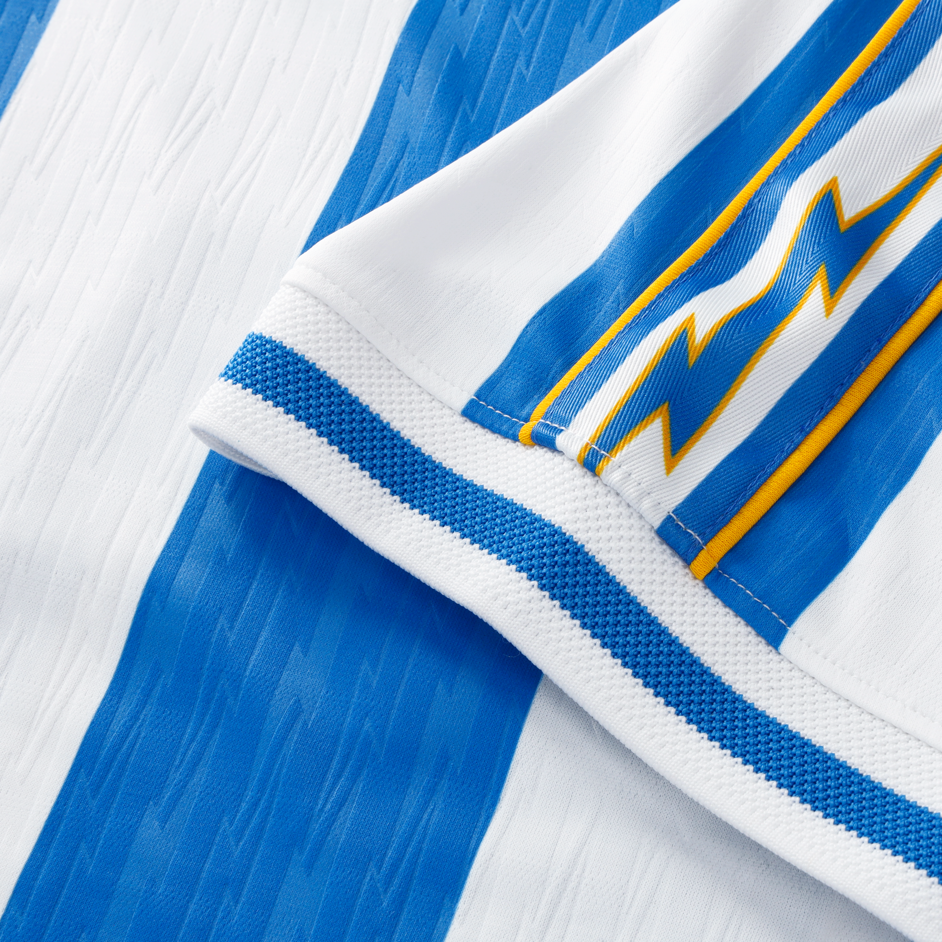 T-shirt de football américain Youth Fanatics bleu et blanc Los Angeles Chargers.
