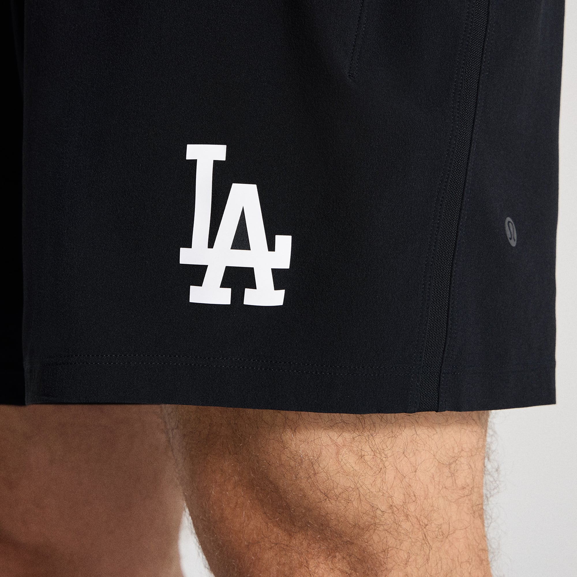 Men's lululemon Black Los Angeles Dodgers Pace Breaker 7" Linerless Shorts