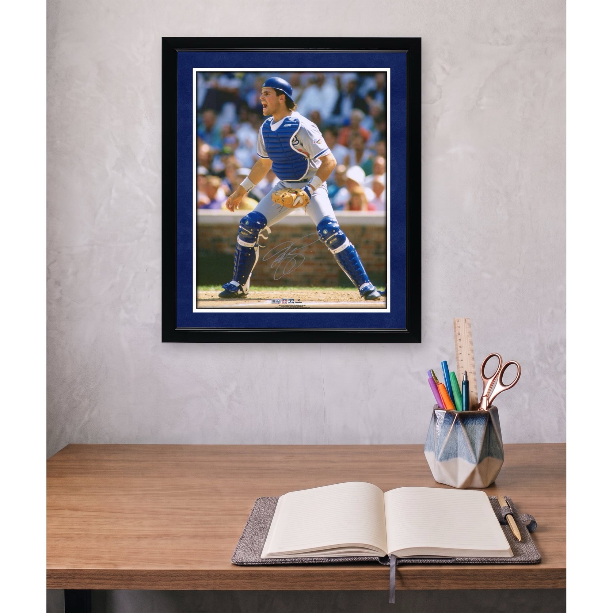 Mike Piazza Los Angeles Dodgers Autographed 16" x 20" Catching Photograph