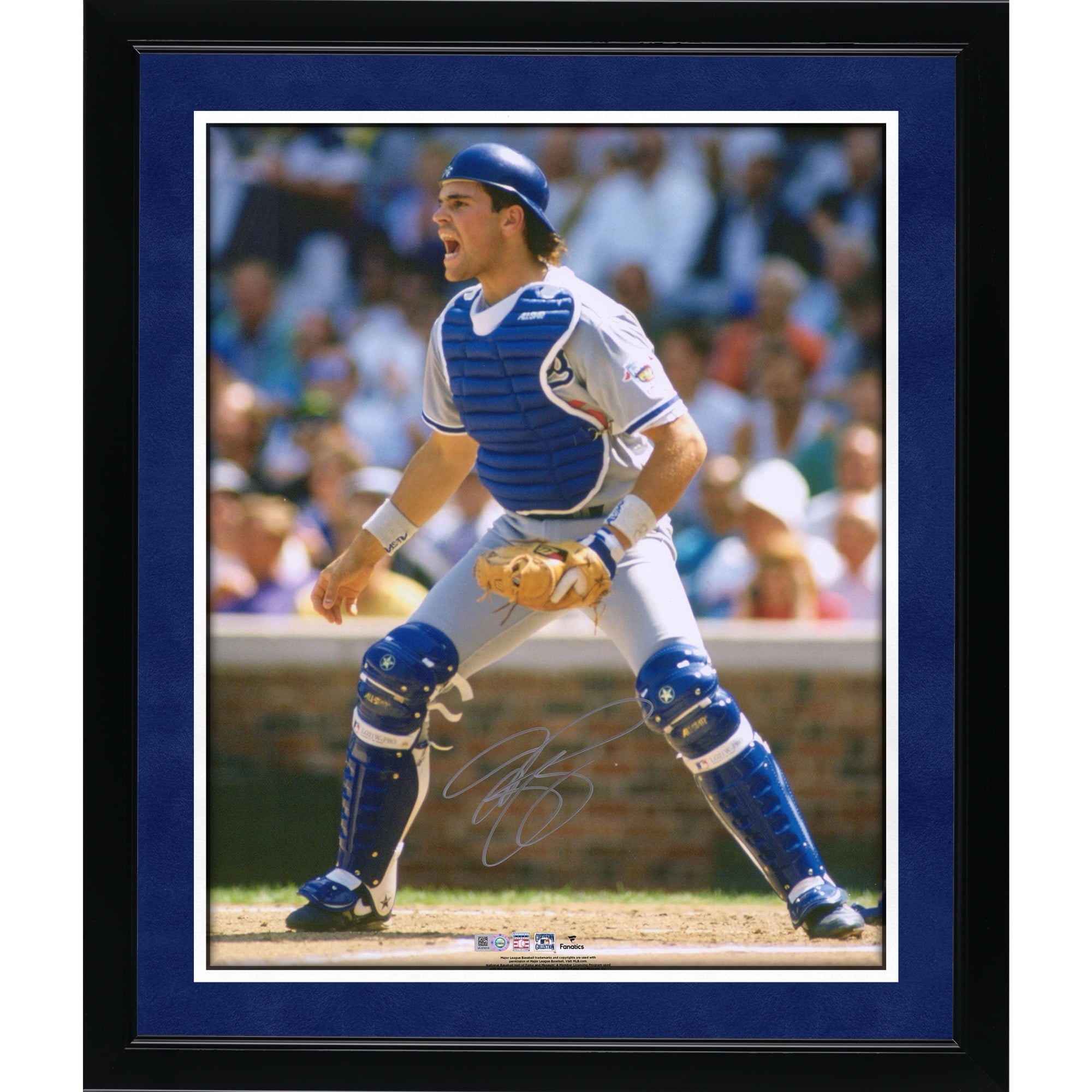 Mike Piazza Los Angeles Dodgers Autographed 16" x 20" Catching Photograph