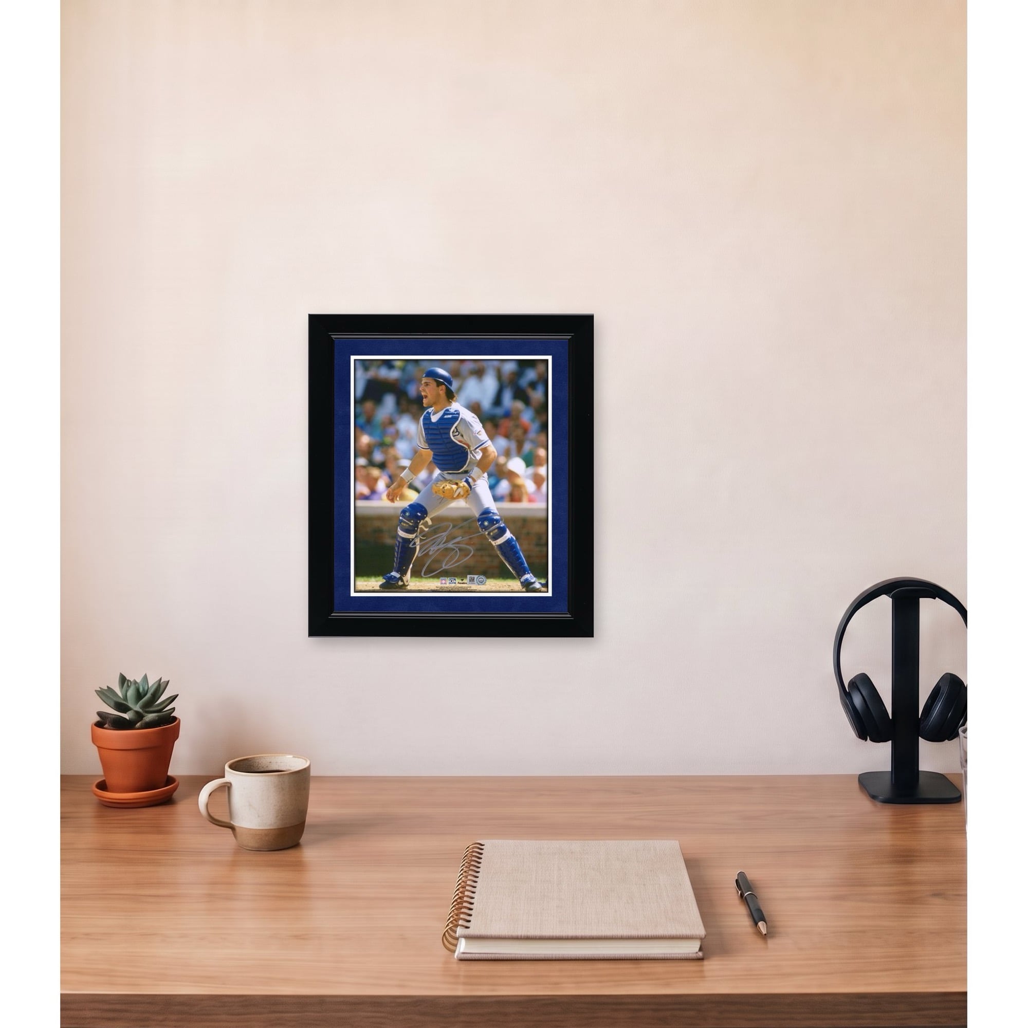 Mike Piazza Los Angeles Dodgers Autographed 8" x 10" Catching Photograph