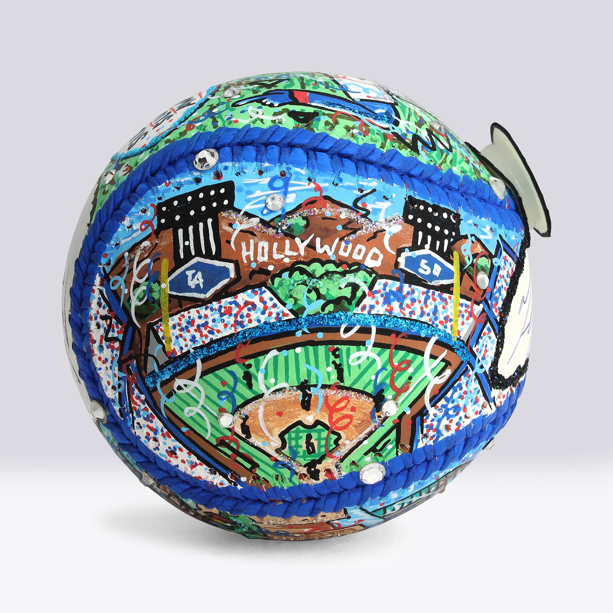 Balle de baseball autographiée par Mookie Betts (Los Angeles Dodgers) avec inscription à son nom complet - Illustration de Charles Fazzino - NF70445973
