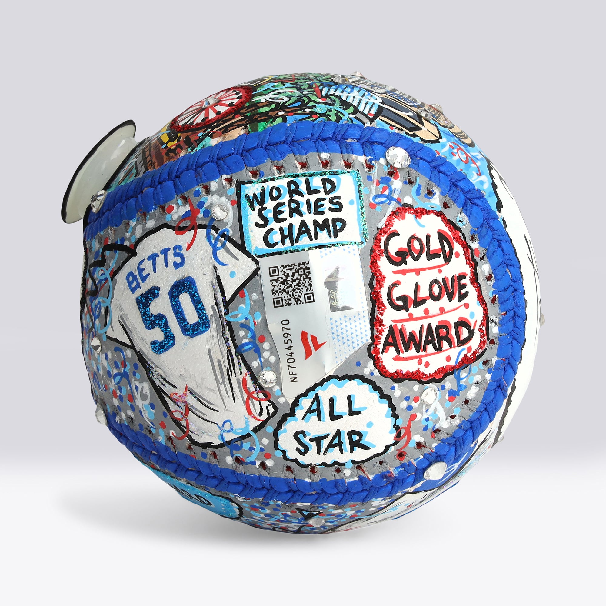 Balle de baseball autographiée par Mookie Betts des Dodgers de Los Angeles avec l'inscription « Here To Play » - Illustration de Charles Fazzino - NF70445970