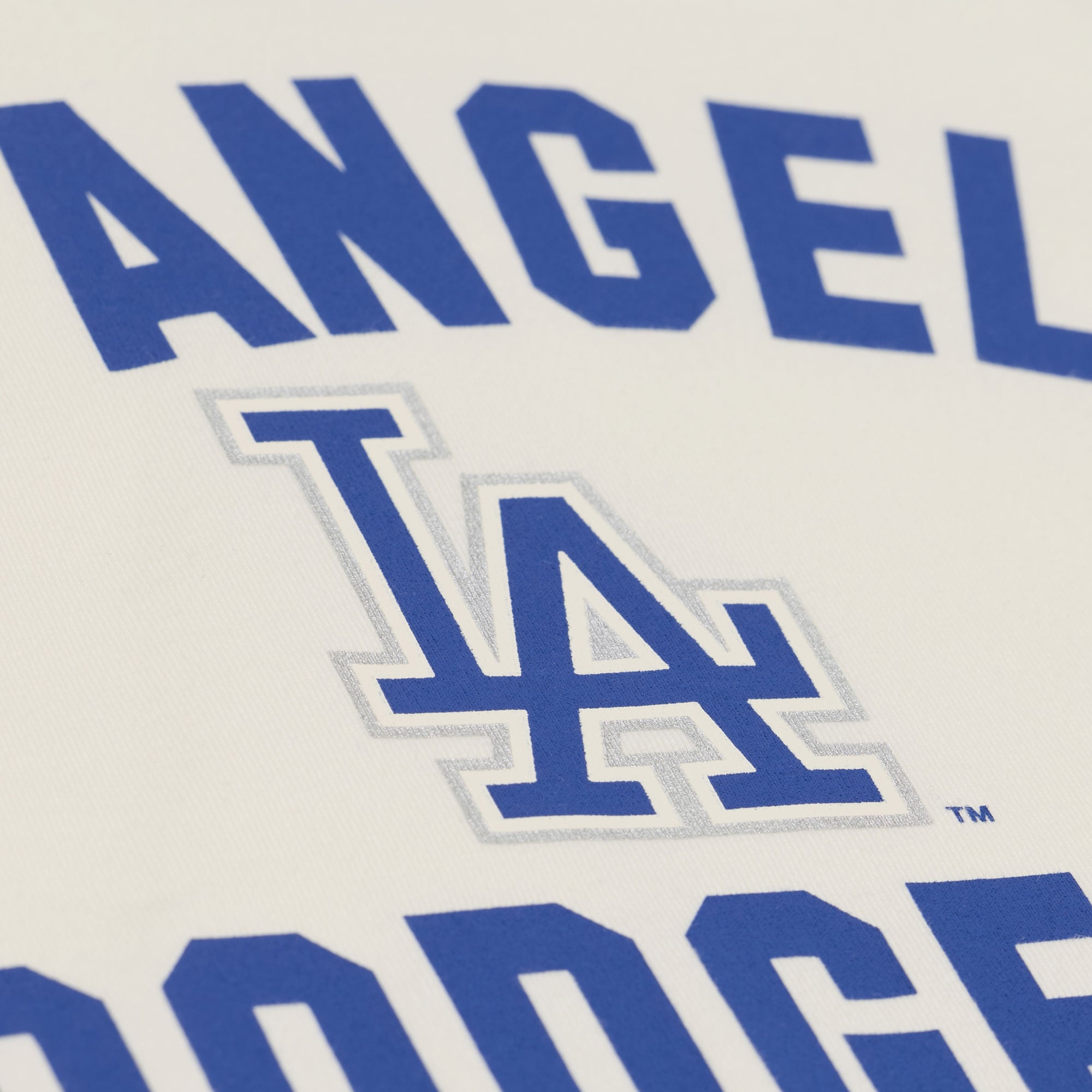 T-shirt Mitchell & Ness crème pour femme, Los Angeles Dodgers Retro Roots Hardwood Classics, coupe courte carrée et col en V