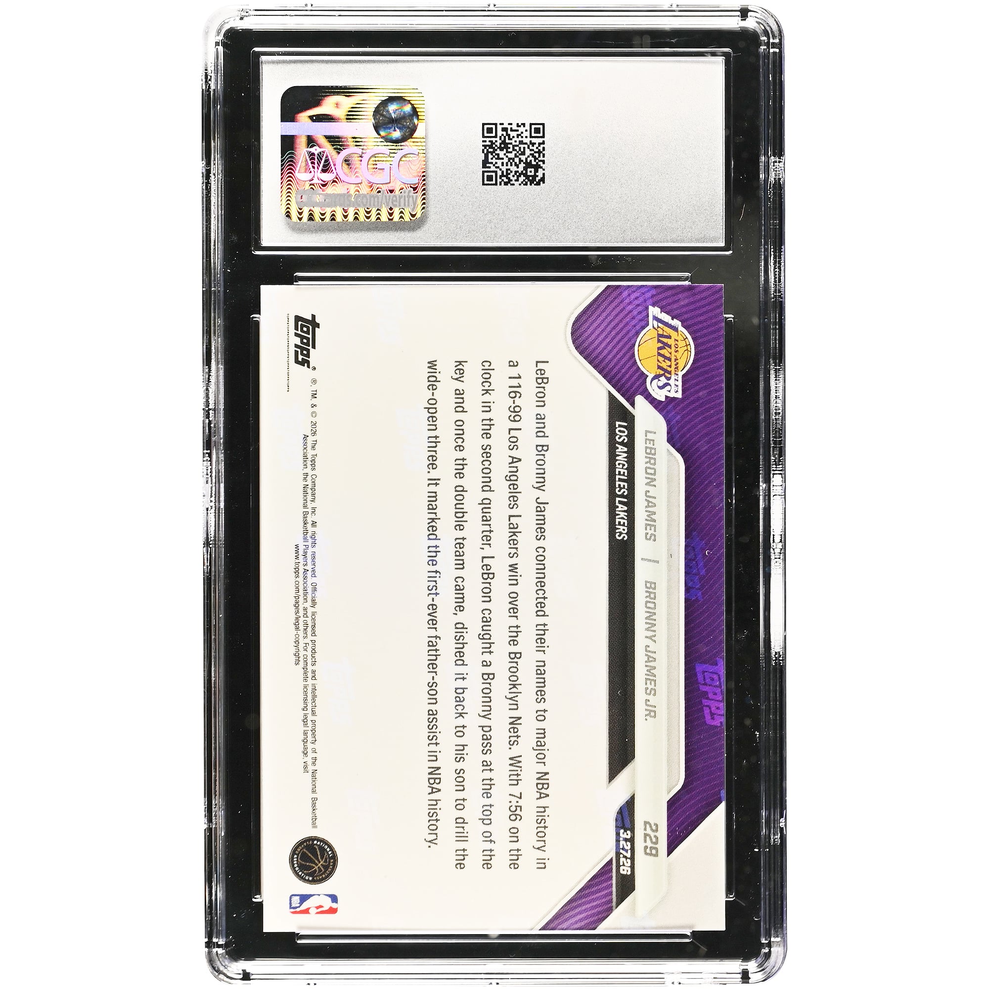 LeBron James et Bronny James Jr. Los Angeles Lakers 2025-26 Topps Now Liens familiaux : Première passe décisive père-fils de l'histoire de la NBA #229 Carte authentifiée CGC 10