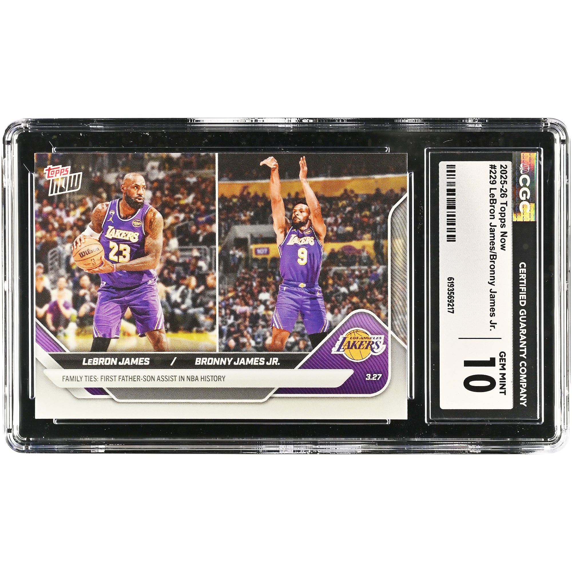 LeBron James et Bronny James Jr. Los Angeles Lakers 2025-26 Topps Now Liens familiaux : Première passe décisive père-fils de l'histoire de la NBA #229 Carte authentifiée CGC 10