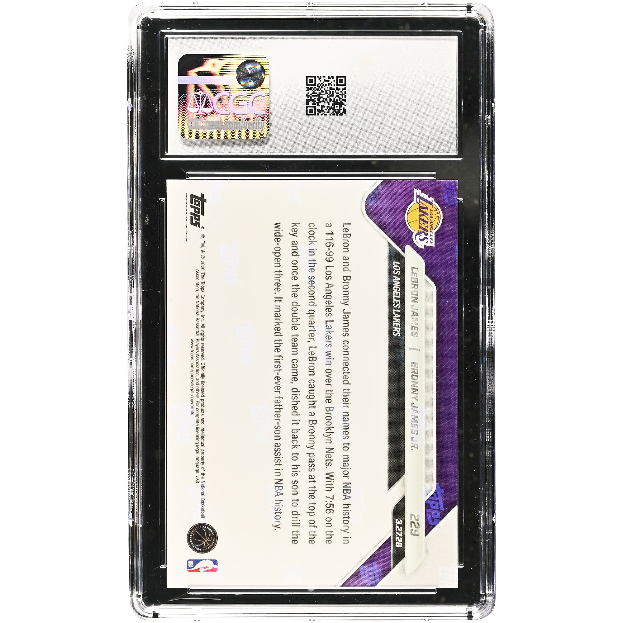 LeBron James et Bronny James Jr. Los Angeles Lakers 2025-26 Topps Now Liens de famille : Première passe décisive père-fils de l'histoire de la NBA #229 Carte authentifiée CGC 9.5